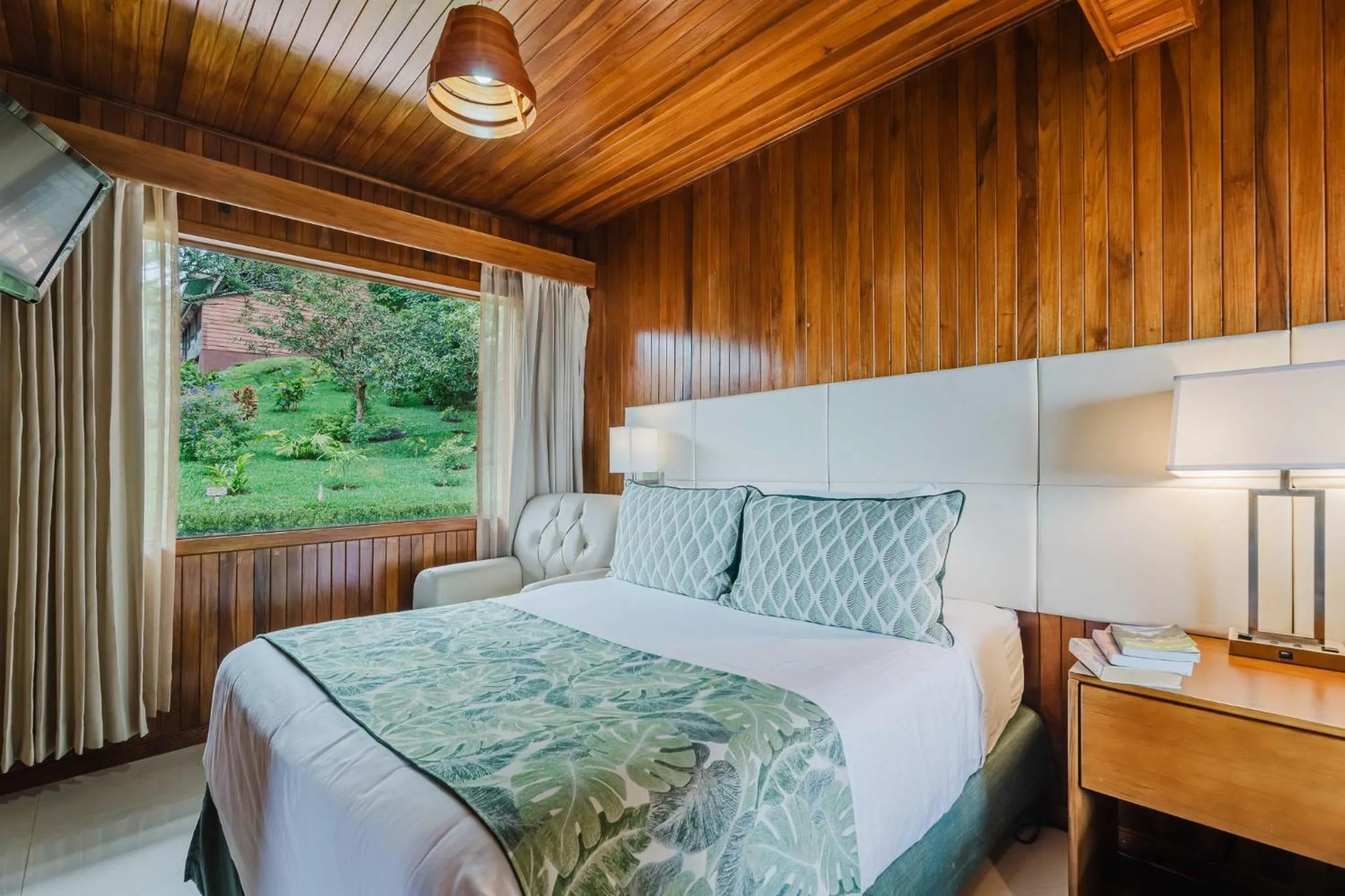 Photo of the whole room, Bed in Hotel Heliconia - Monteverde