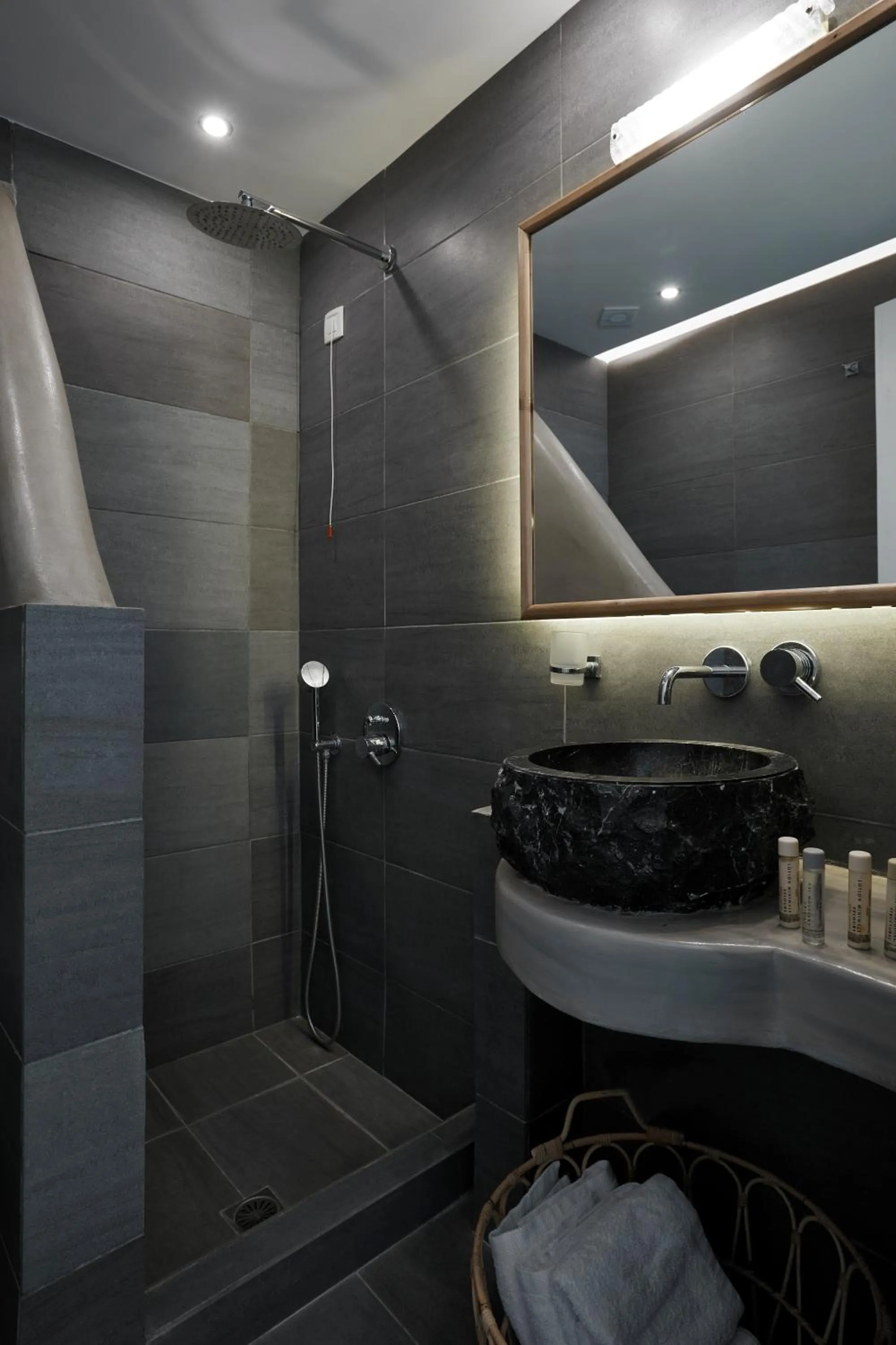 Shower in Sunset Faros