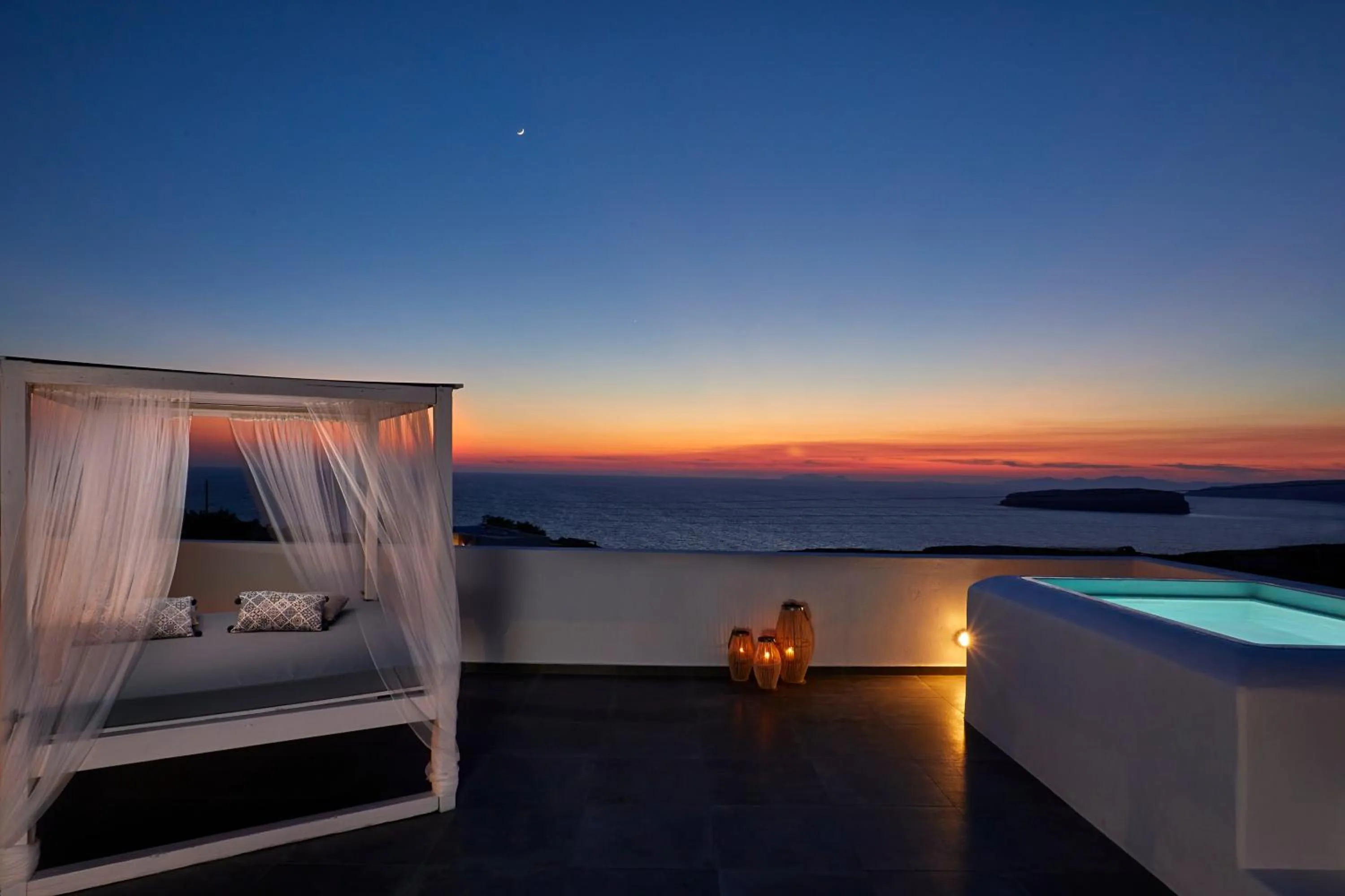 Hot Tub in Sunset Faros