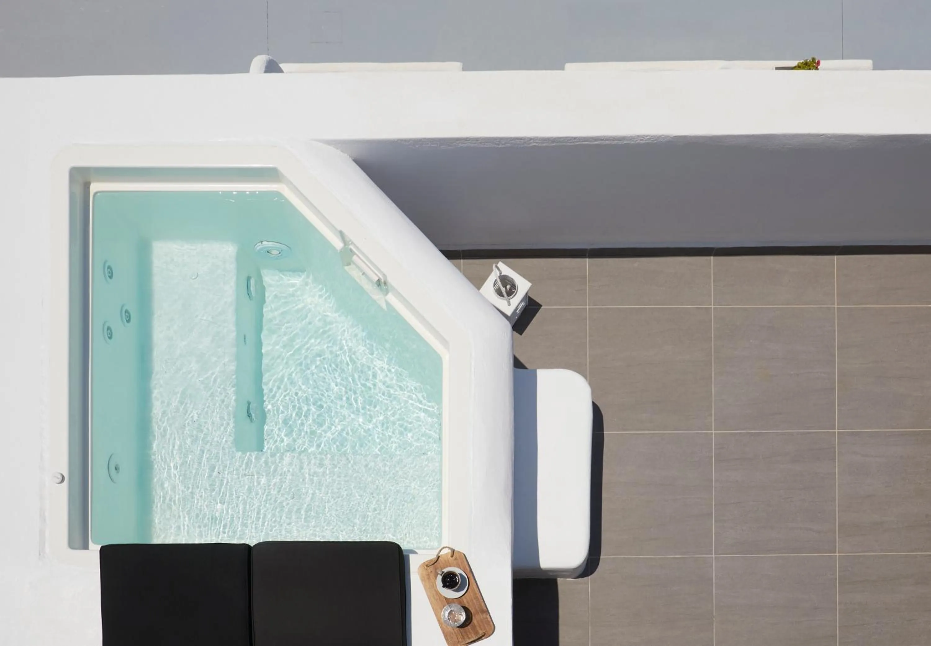 Hot Tub in Sunset Faros