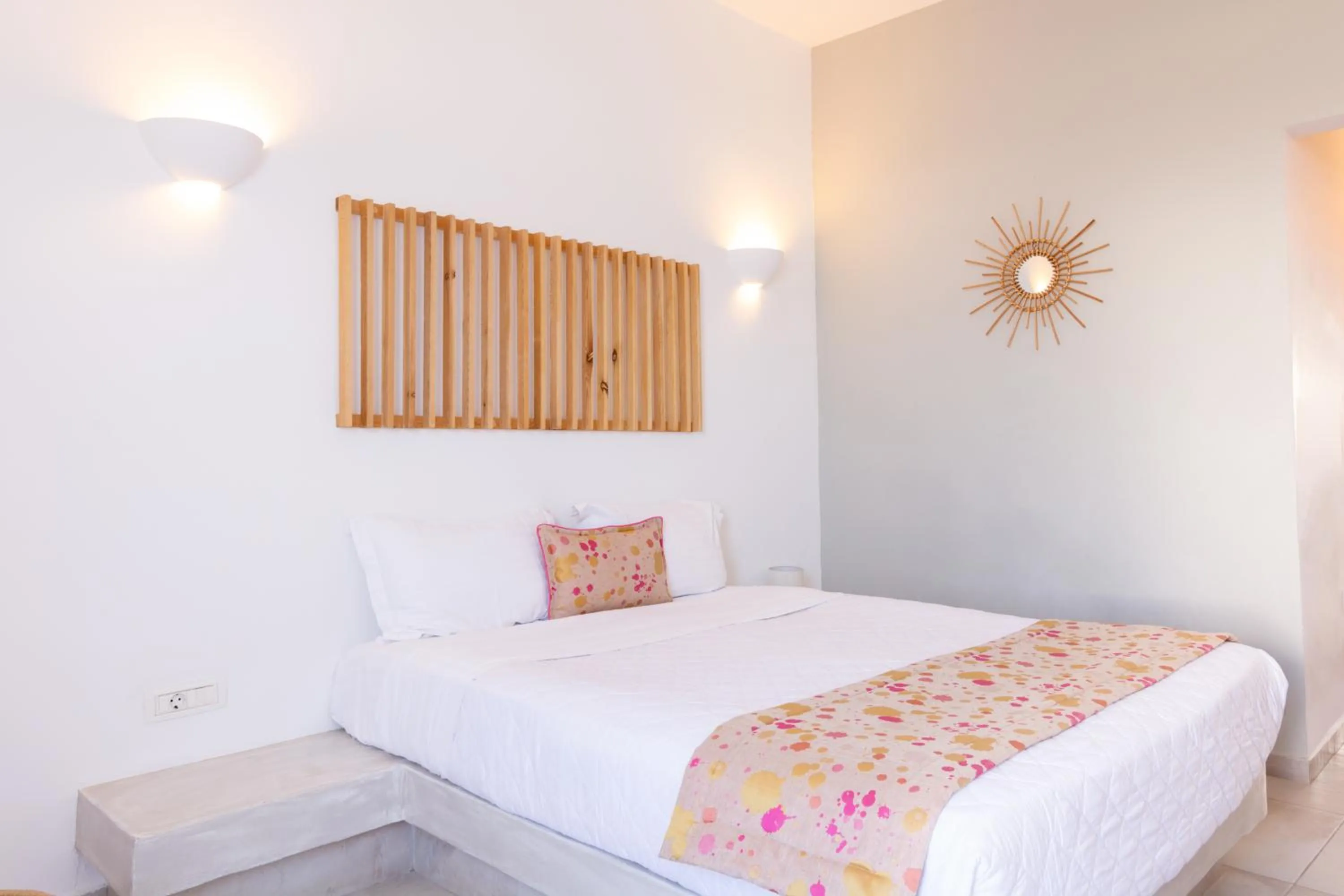 Bedroom, Bed in Sunset Faros
