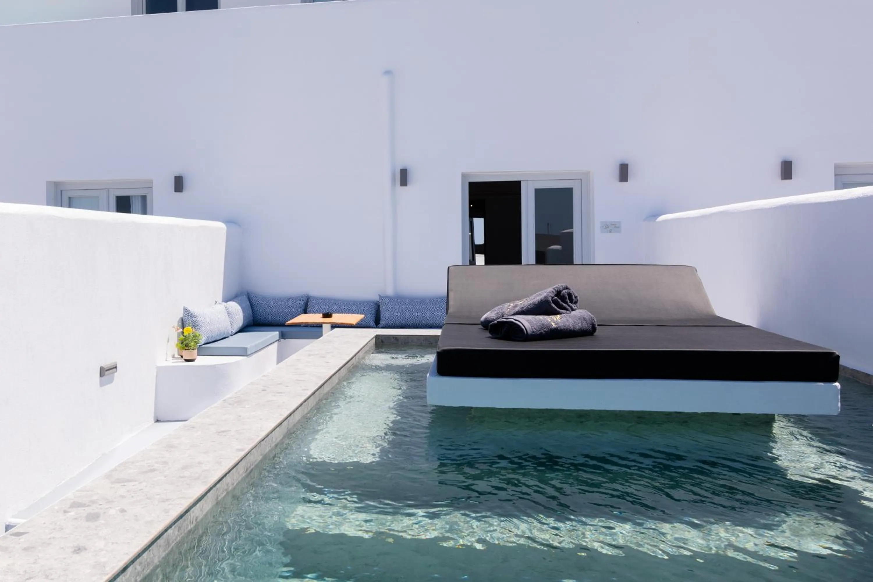 Swimming pool in Sunset Faros