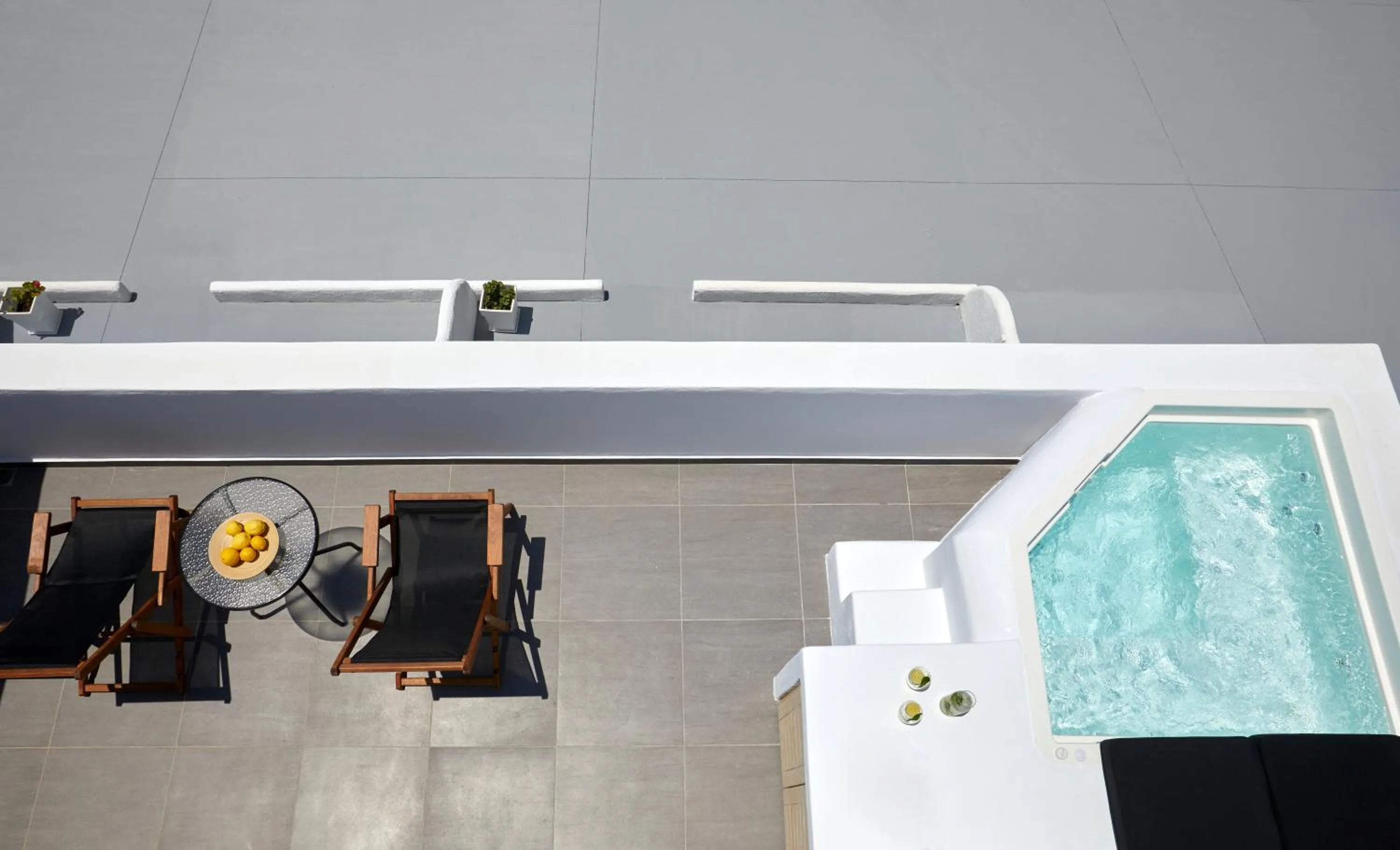 Hot Tub in Sunset Faros