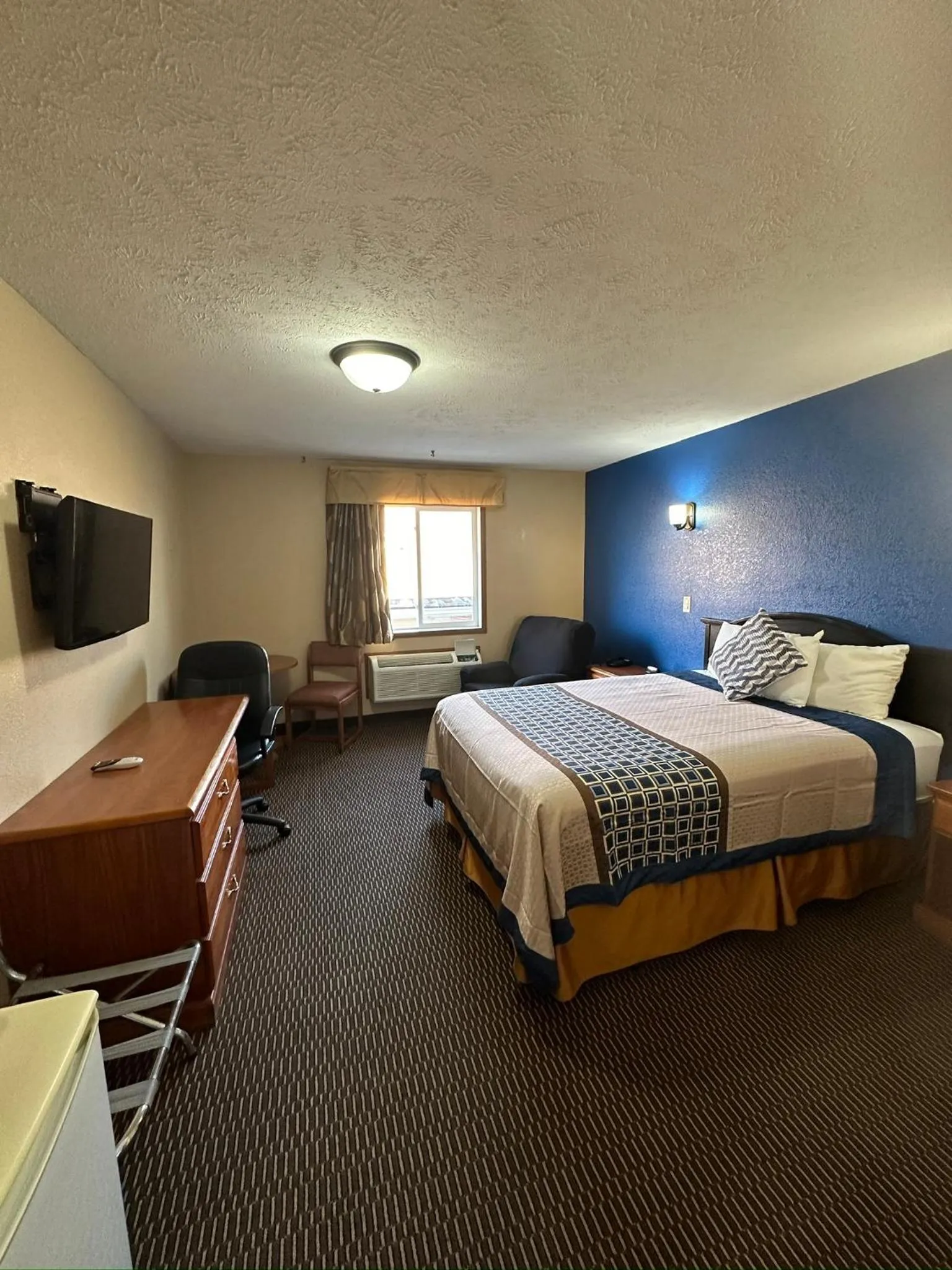 Photo of the whole room, Bed in Eco-Lux Inn Norfolk