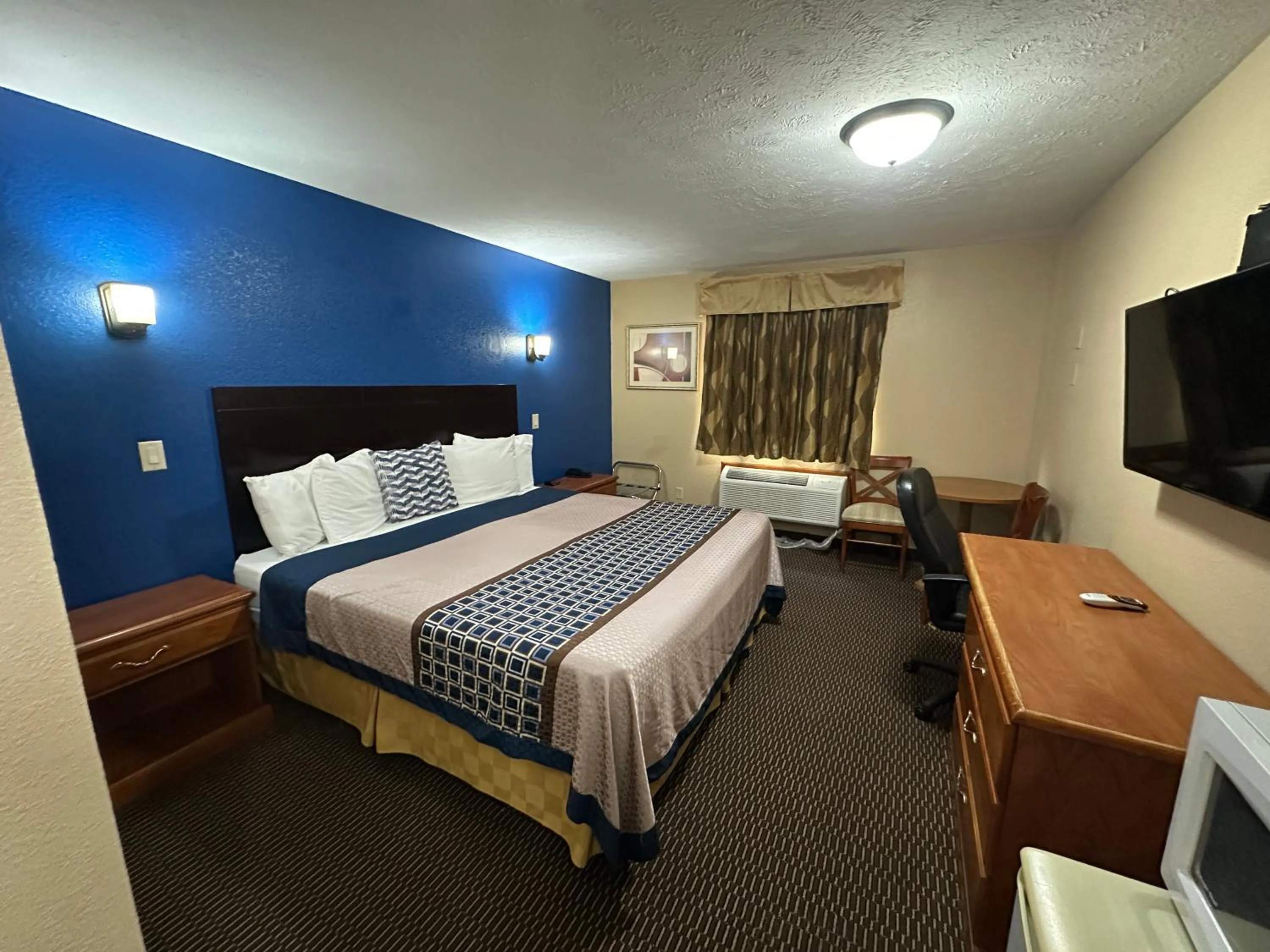 Photo of the whole room, Bed in Eco-Lux Inn Norfolk