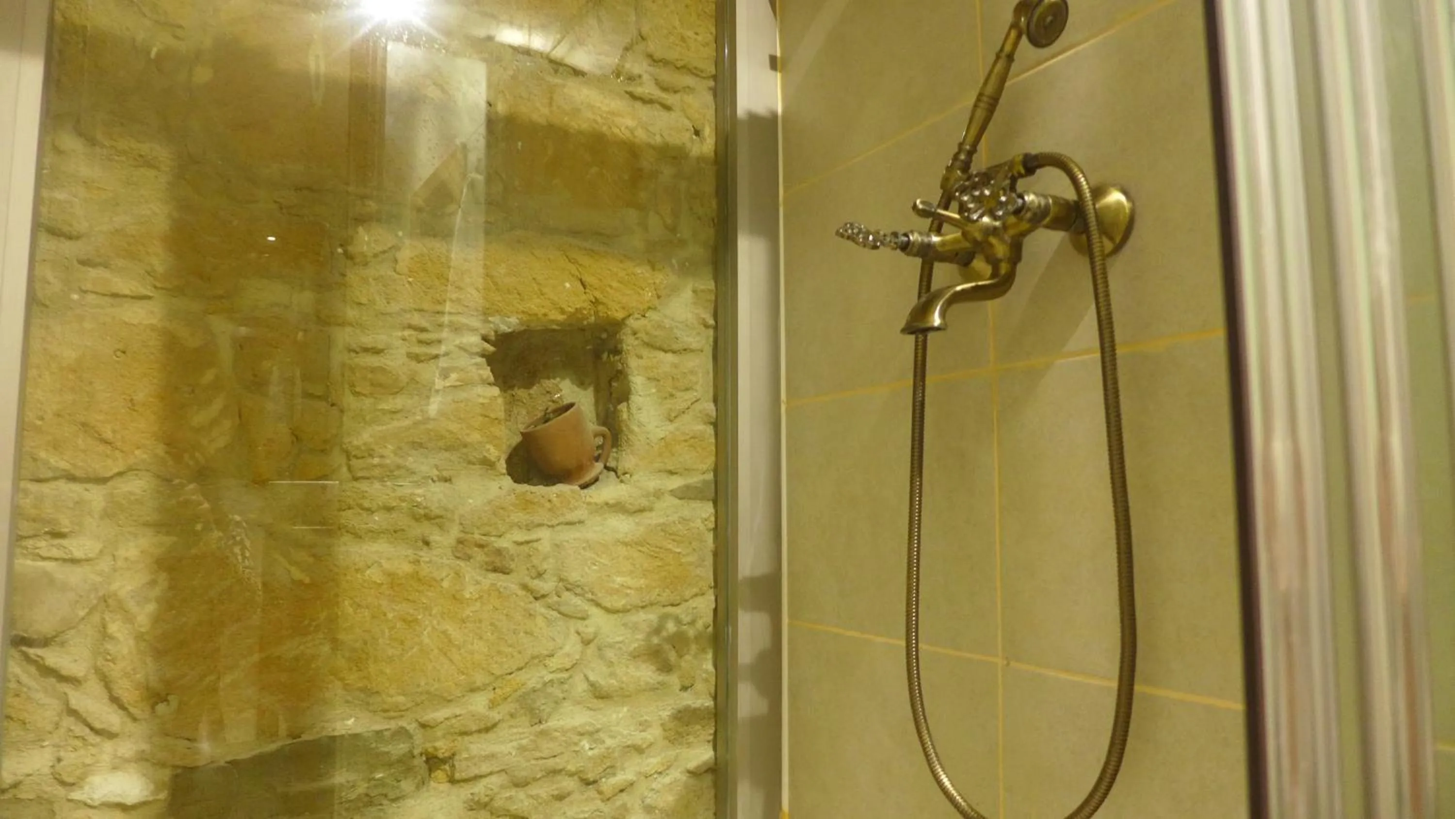 Shower in Hotel Valide Hanim Konak