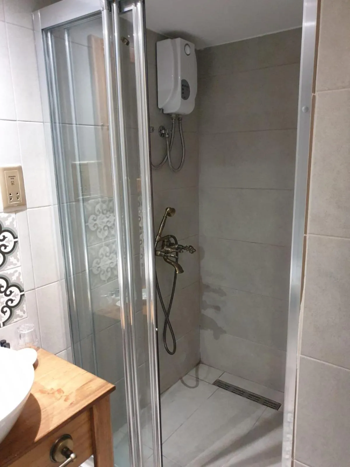 Shower in Hotel Valide Hanim Konak