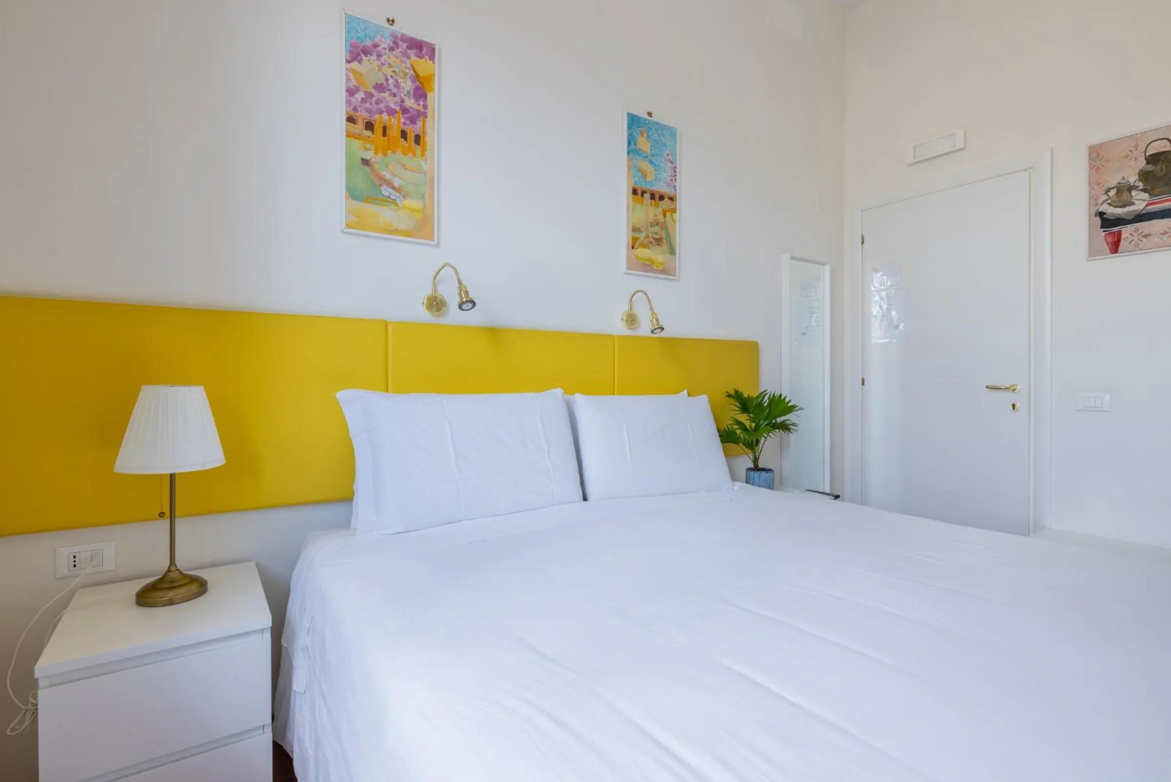 Bedroom, Bed in Temple View FCollection Superior Relais