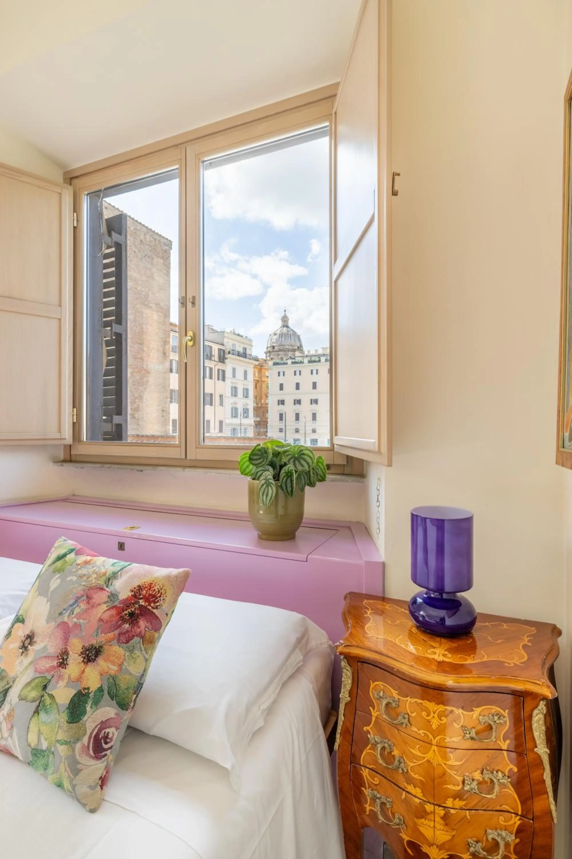 View (from property/room), Bed in Temple View FCollection Superior Relais