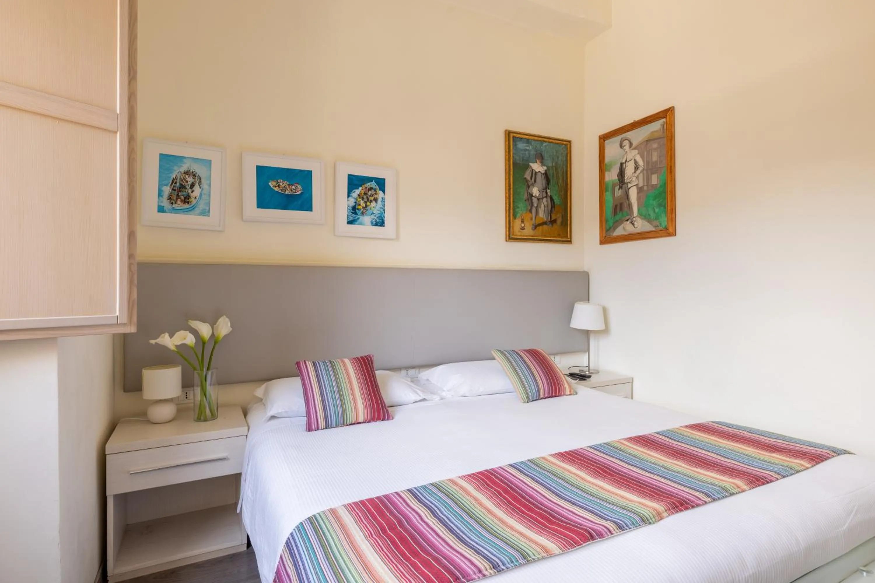 Bedroom, Bed in Temple View FCollection Superior Relais