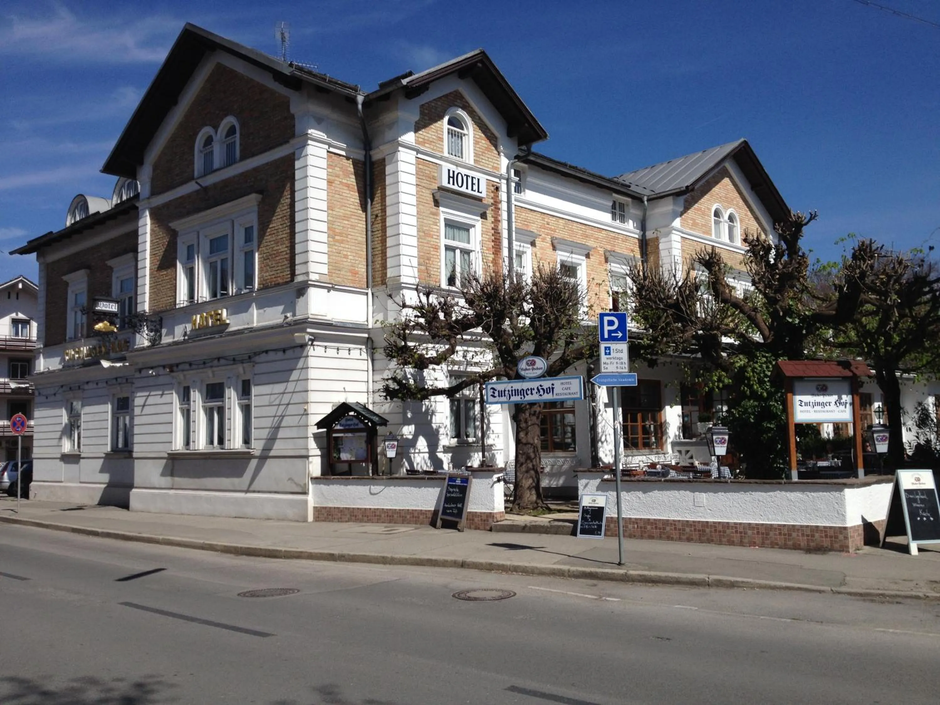 Facade/entrance in Tutzinger Hof