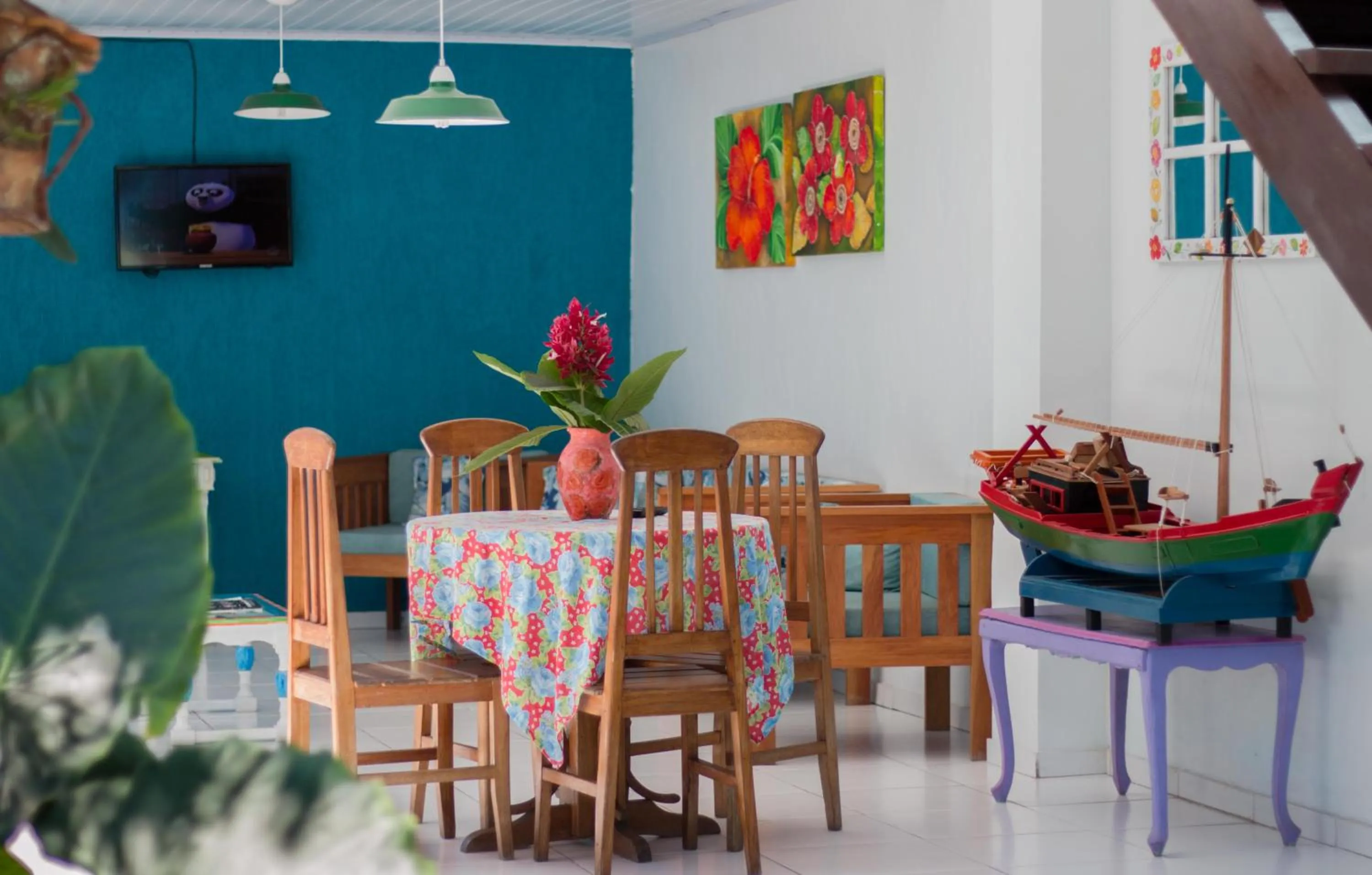 Communal lounge/ TV room in Porto Bahia Hotel