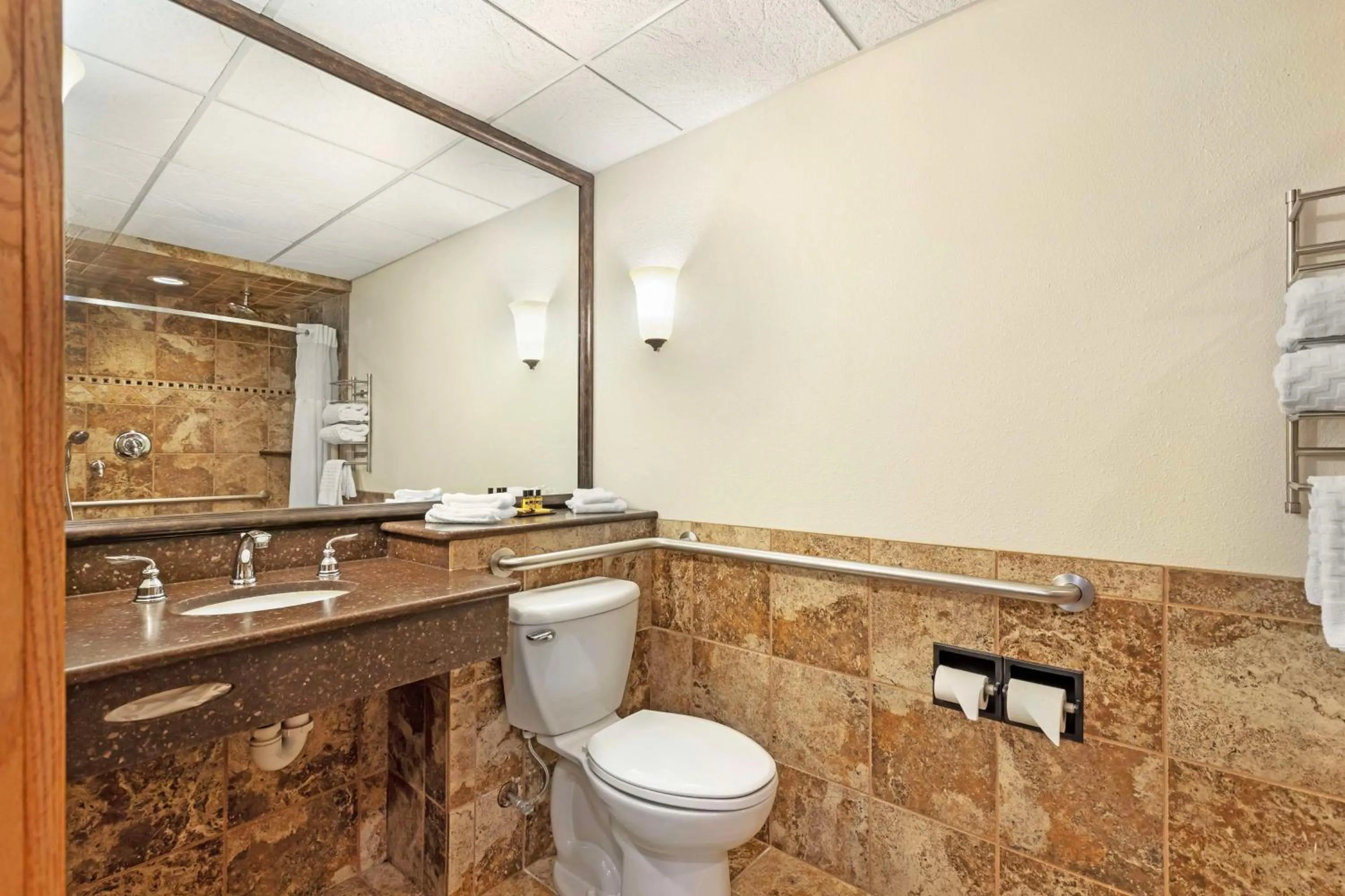 Bathroom in Best Western Plus Longbranch Hotel & Convention Center