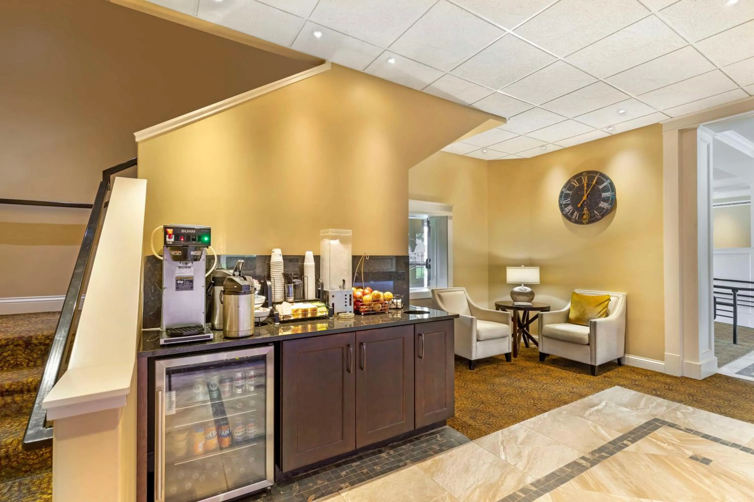 Lobby or reception in Best Western Plus Longbranch Hotel & Convention Center