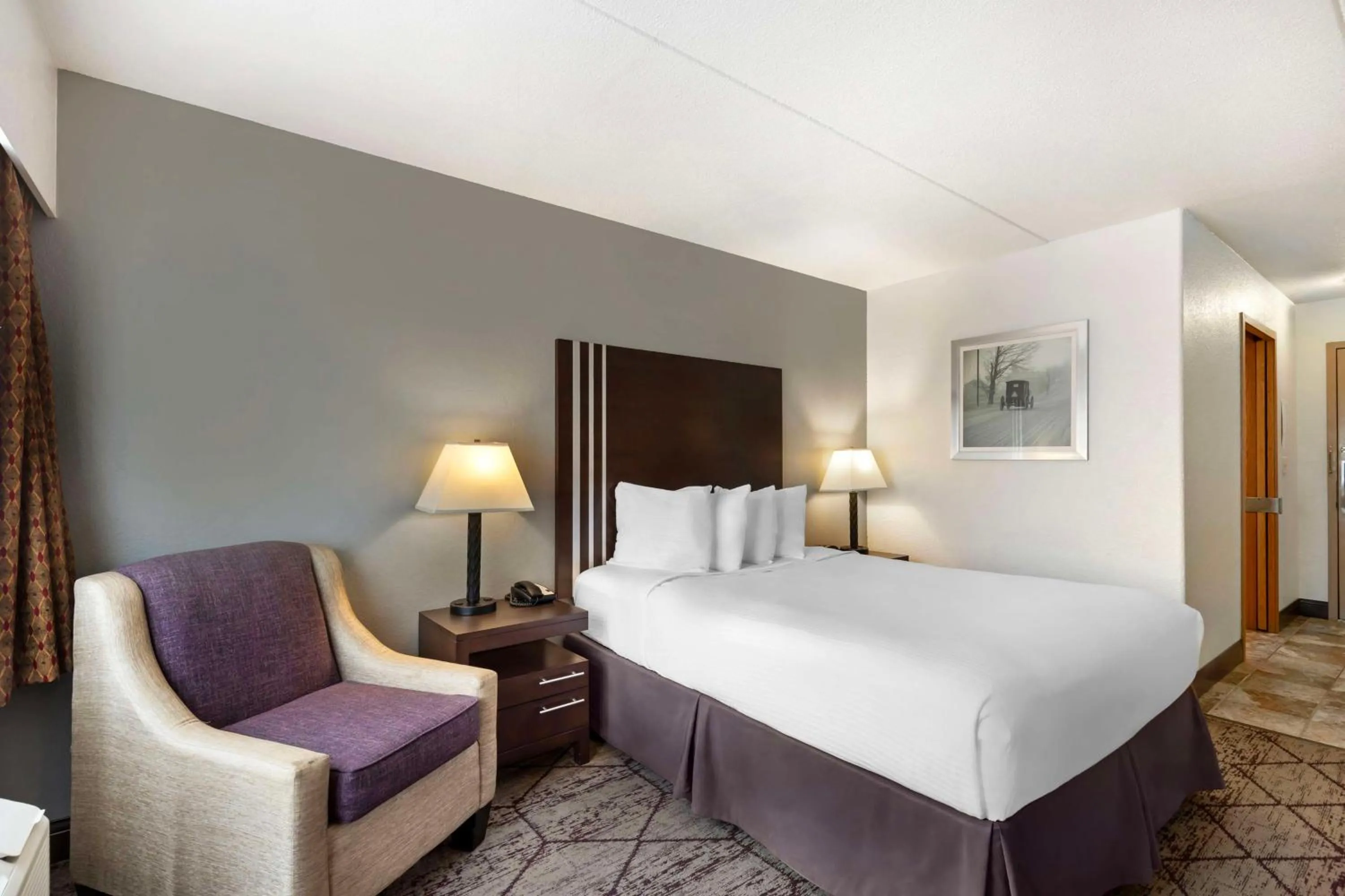 Bedroom, Bed in Best Western Plus Longbranch Hotel & Convention Center