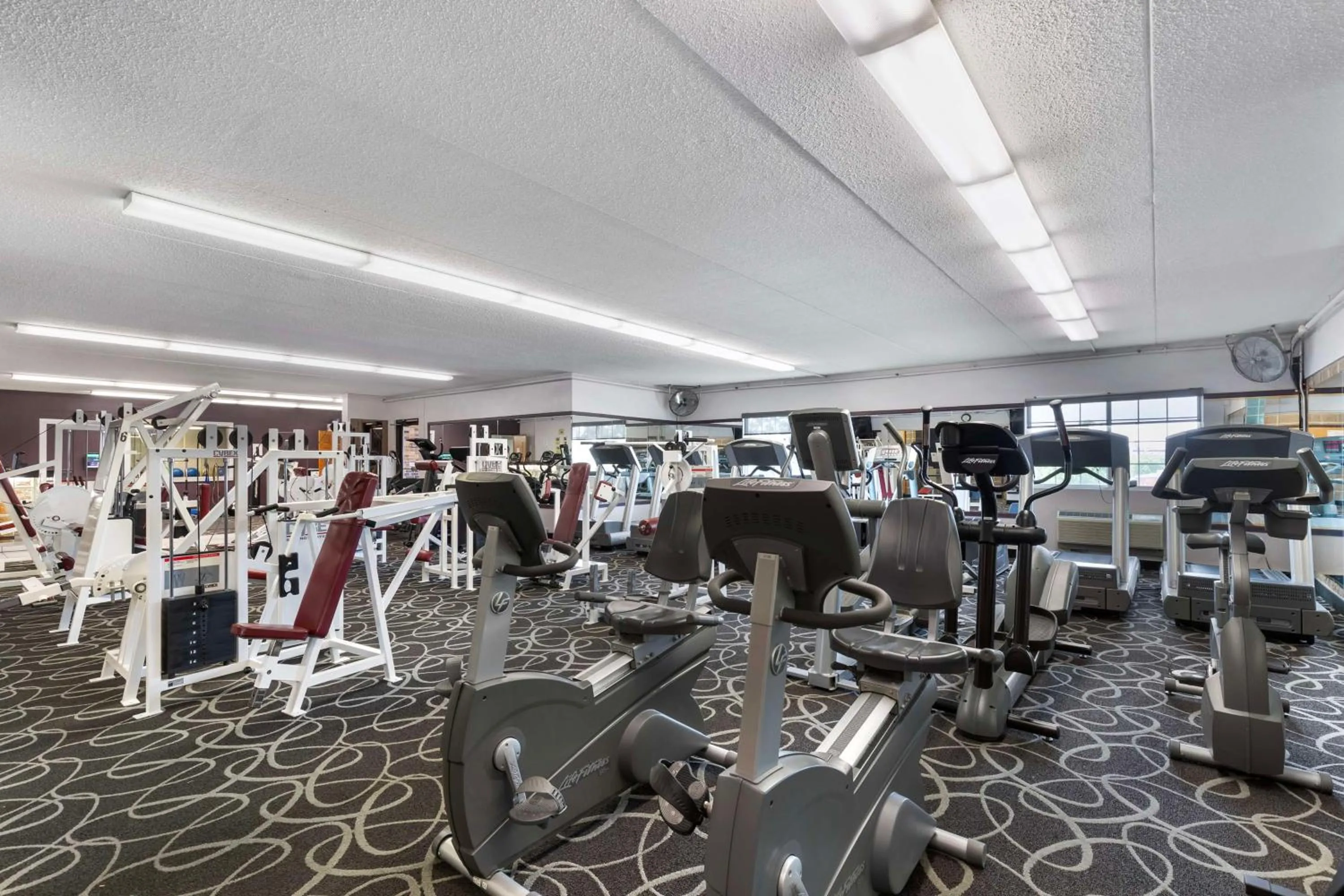 Fitness centre/facilities in Best Western Plus Longbranch Hotel & Convention Center