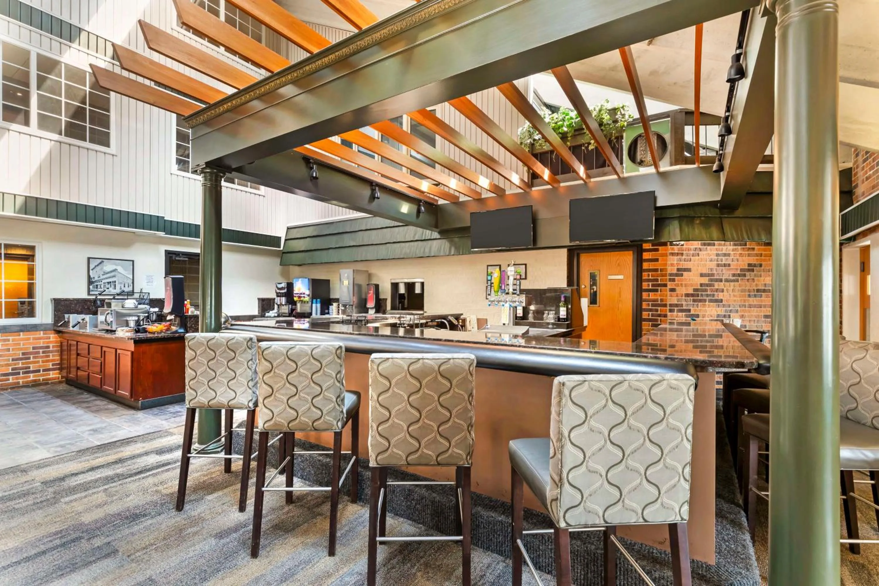 Property building in Best Western Plus Longbranch Hotel & Convention Center