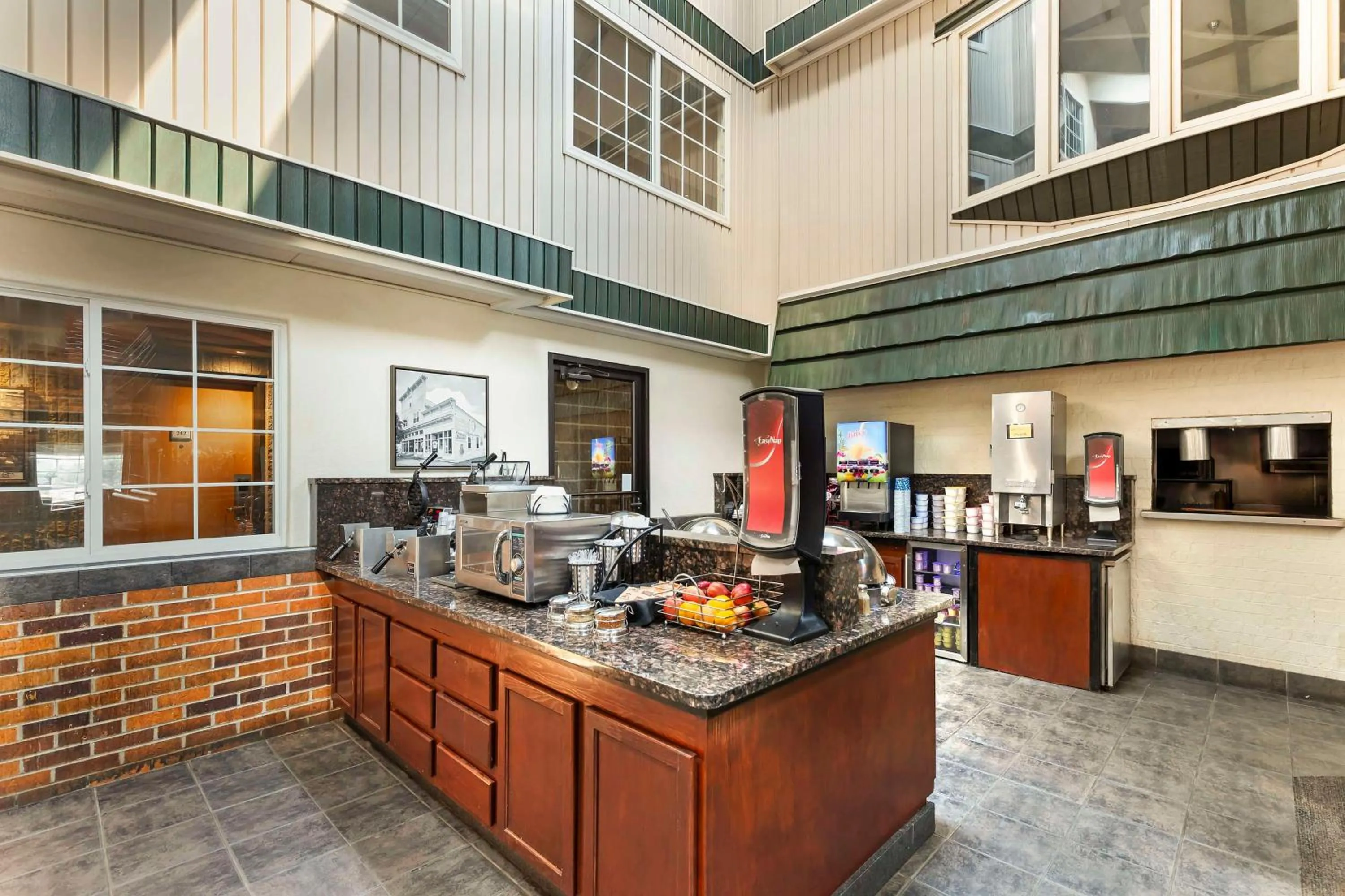 Breakfast in Best Western Plus Longbranch Hotel & Convention Center