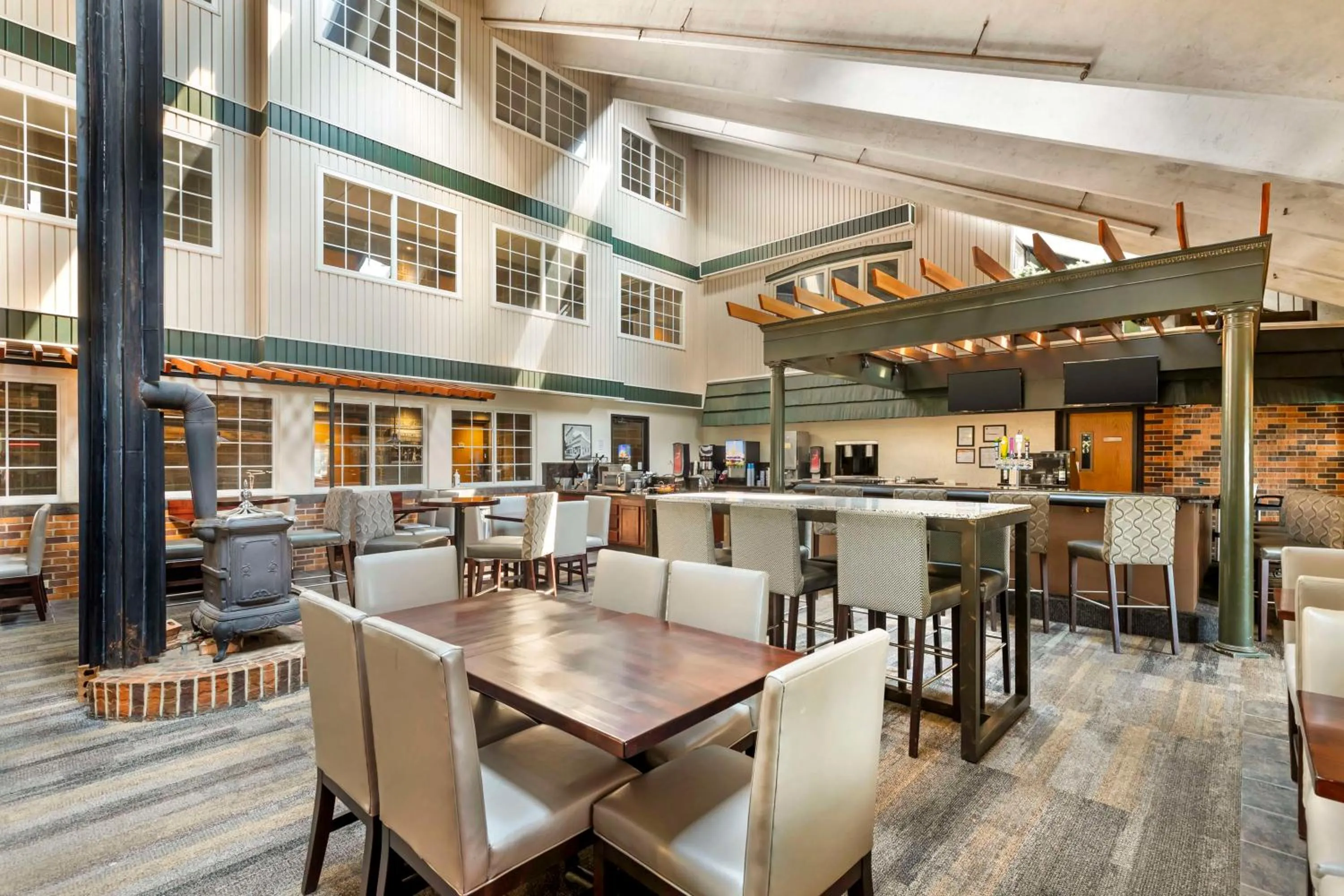 Property building in Best Western Plus Longbranch Hotel & Convention Center