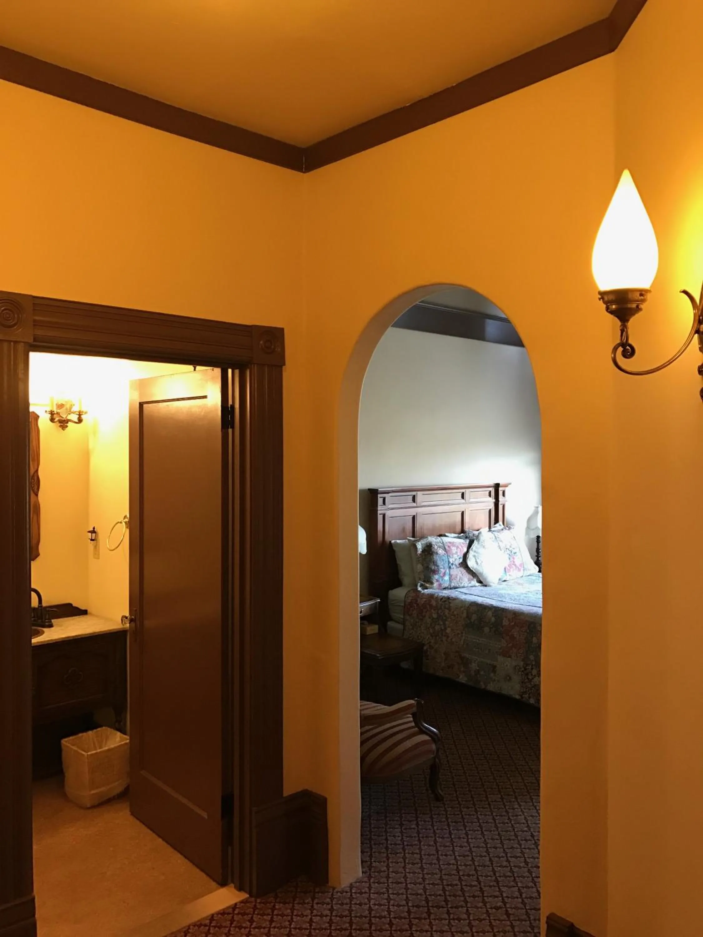 Property building, Bed in The Palace Hotel