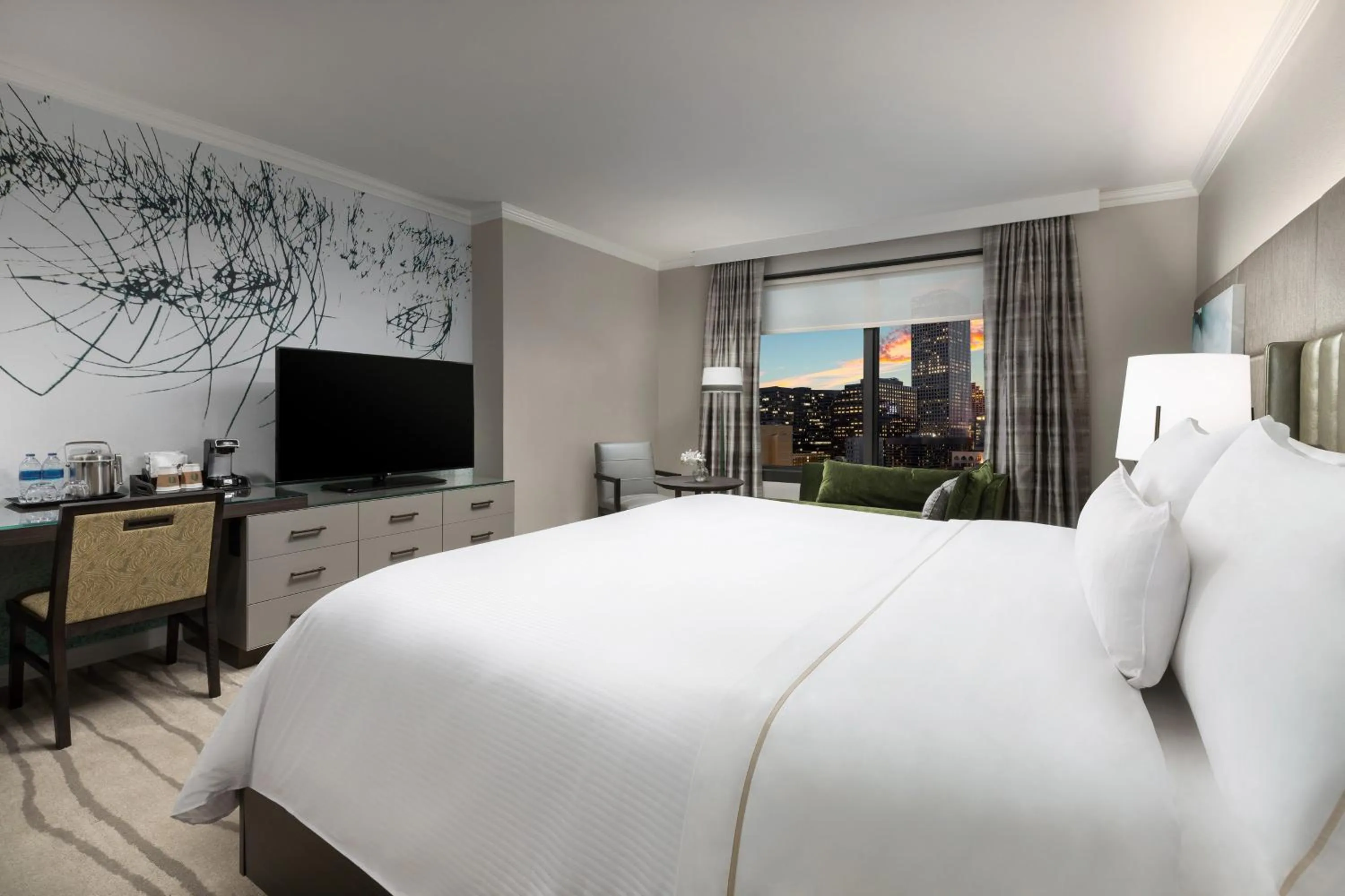 Photo of the whole room, Bed in The Westin New Orleans