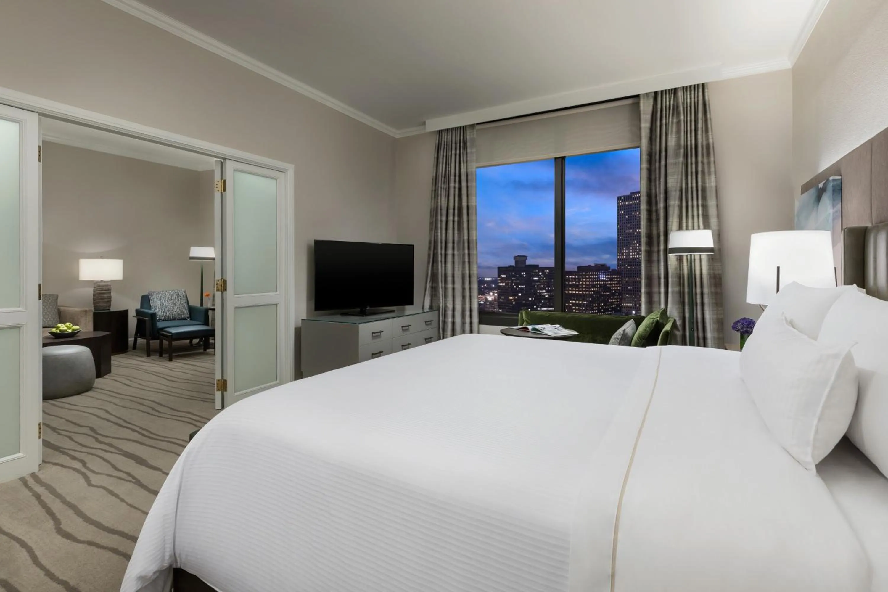 Photo of the whole room, Bed in The Westin New Orleans