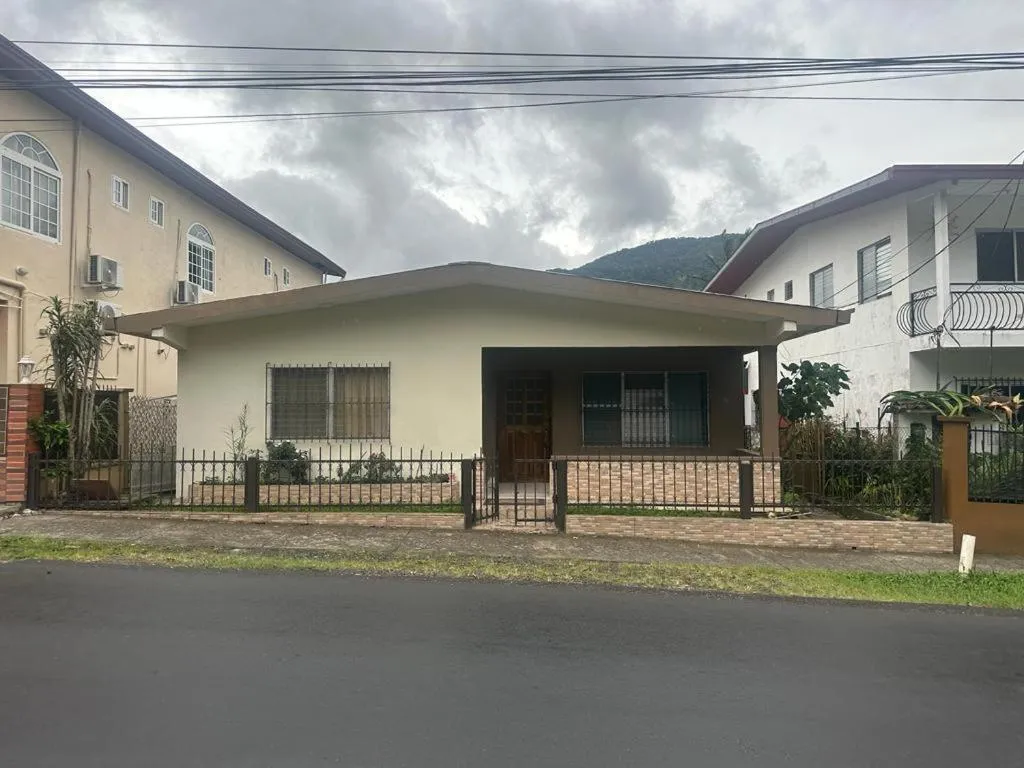 Facade/entrance in Hotel La Casa de la Abuela