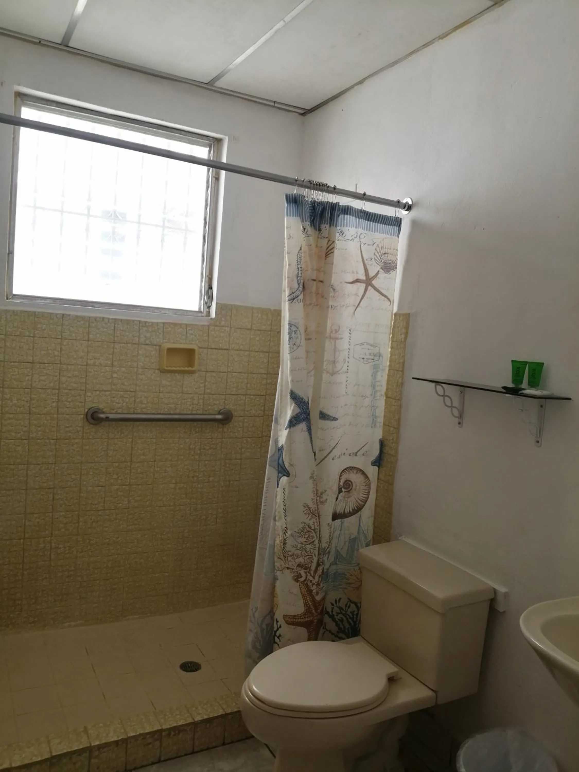 Shower in Hotel La Casa de la Abuela