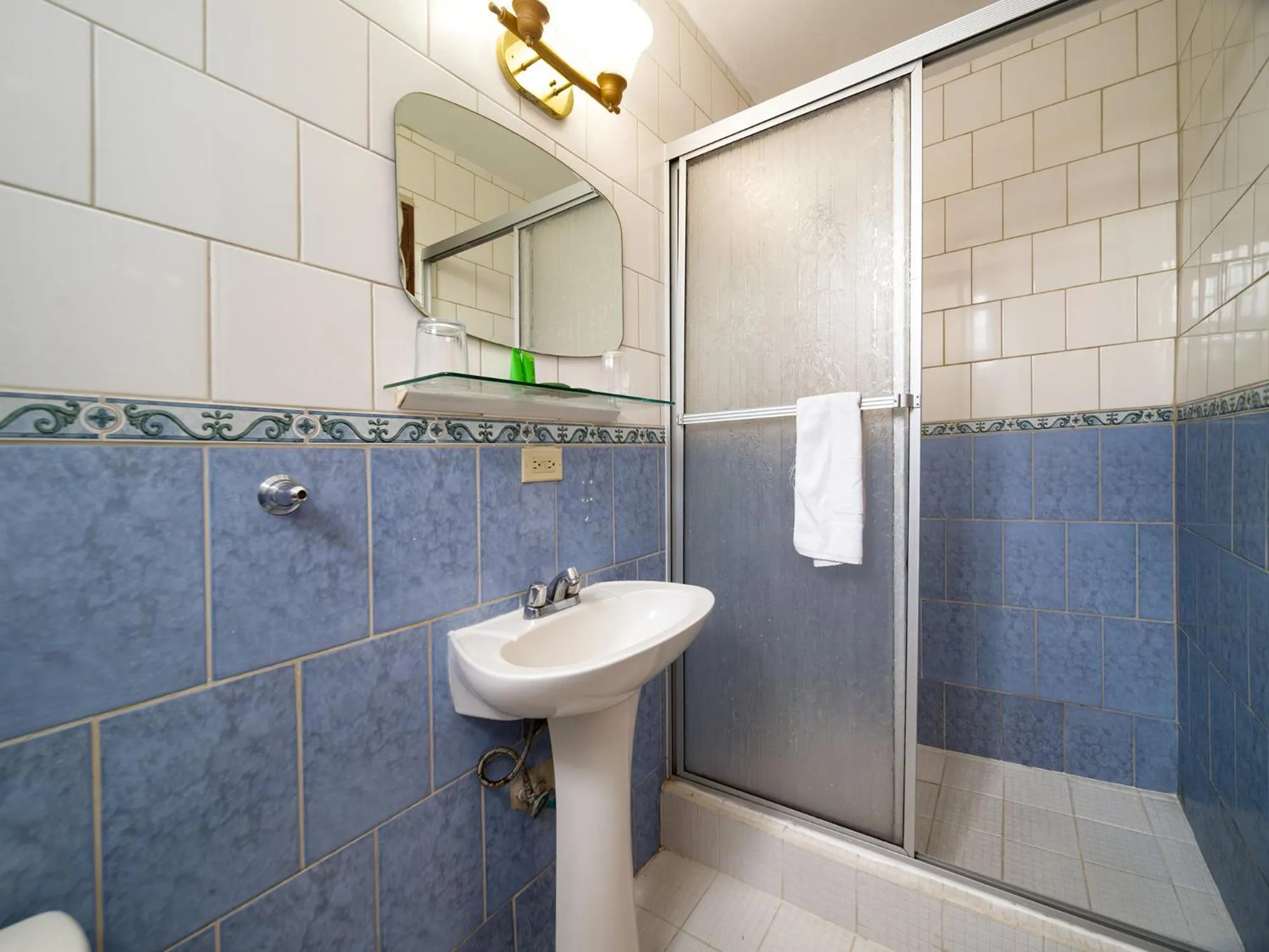 Shower in Hotel La Casa de la Abuela