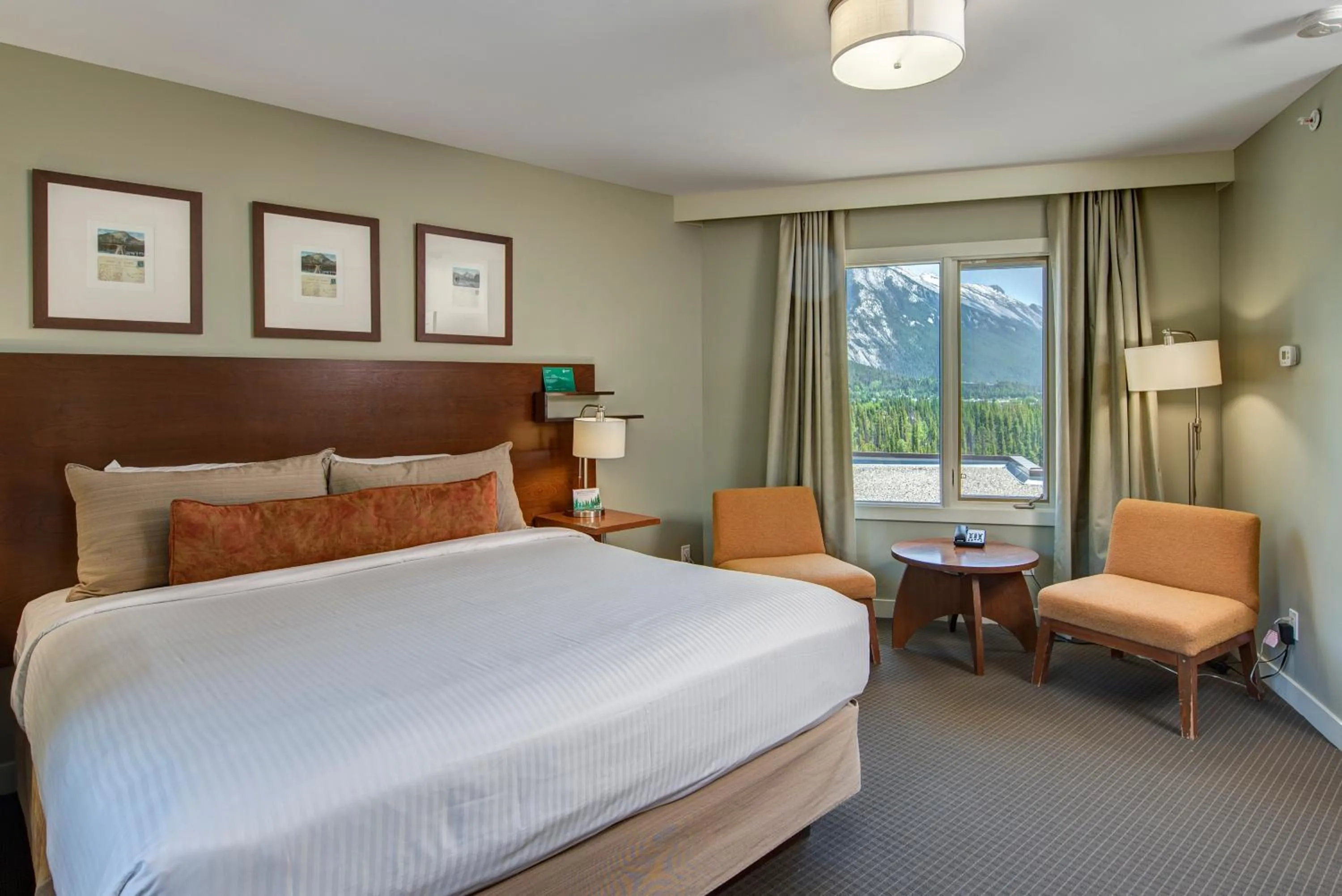 Bedroom, Bed in The Juniper Hotel & Bistro