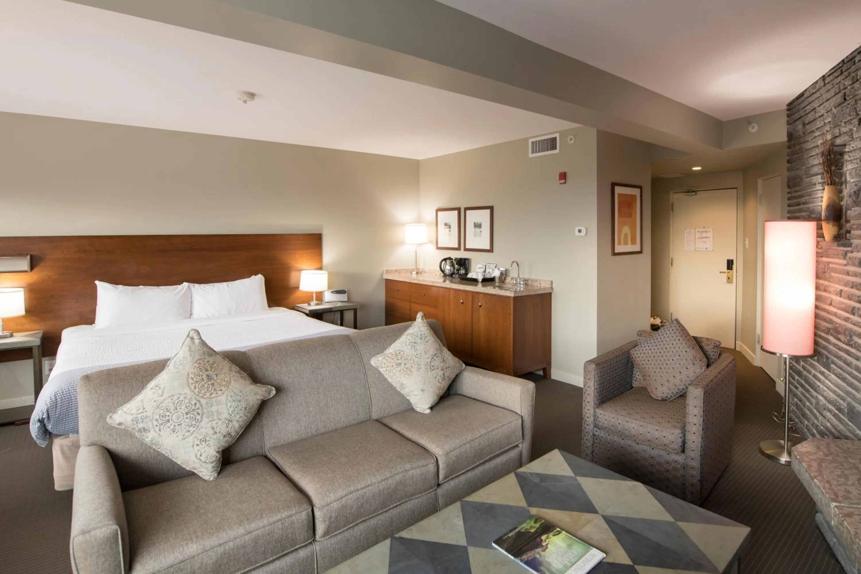 Bed in The Juniper Hotel & Bistro