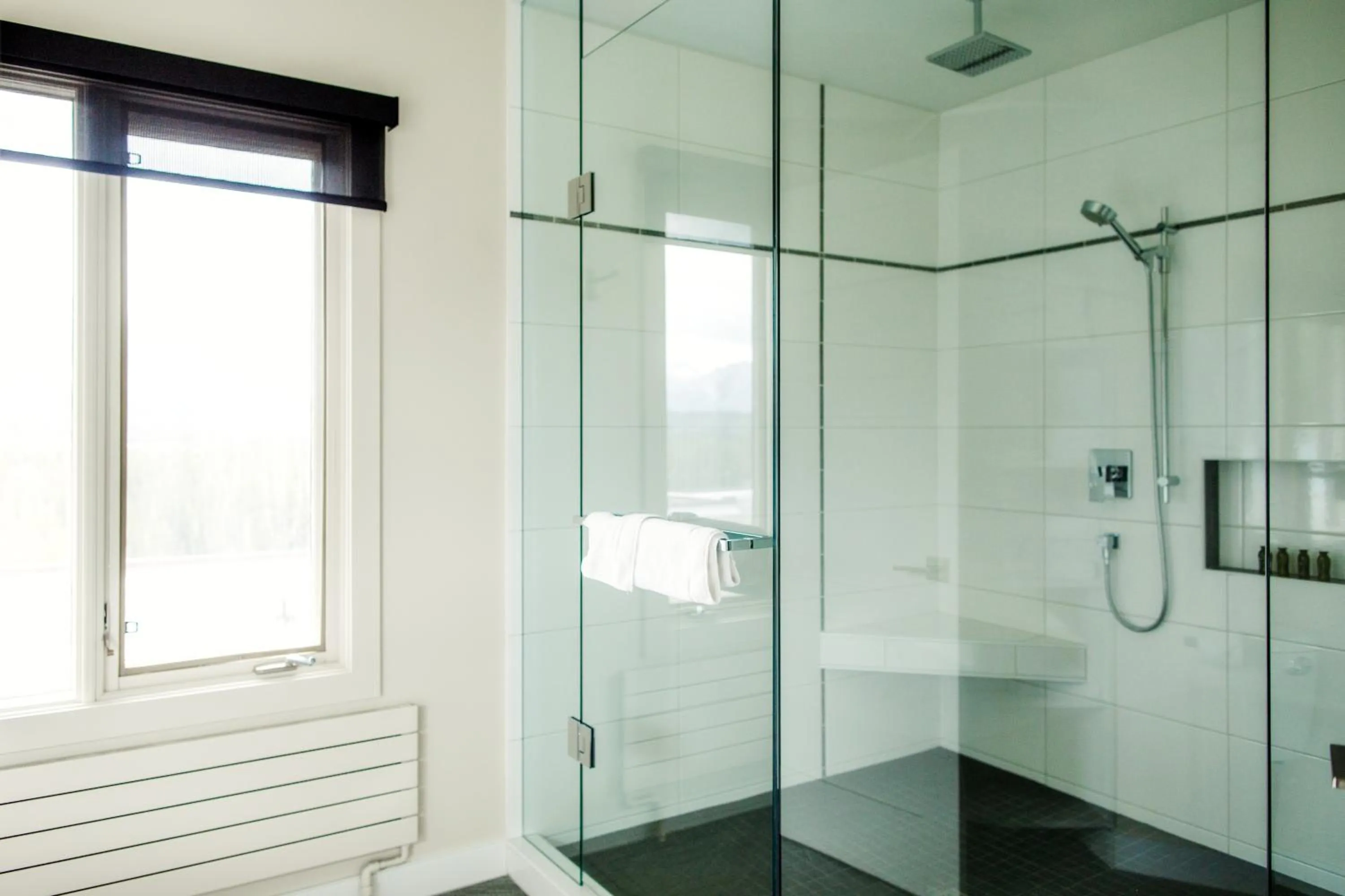 Shower in The Juniper Hotel & Bistro