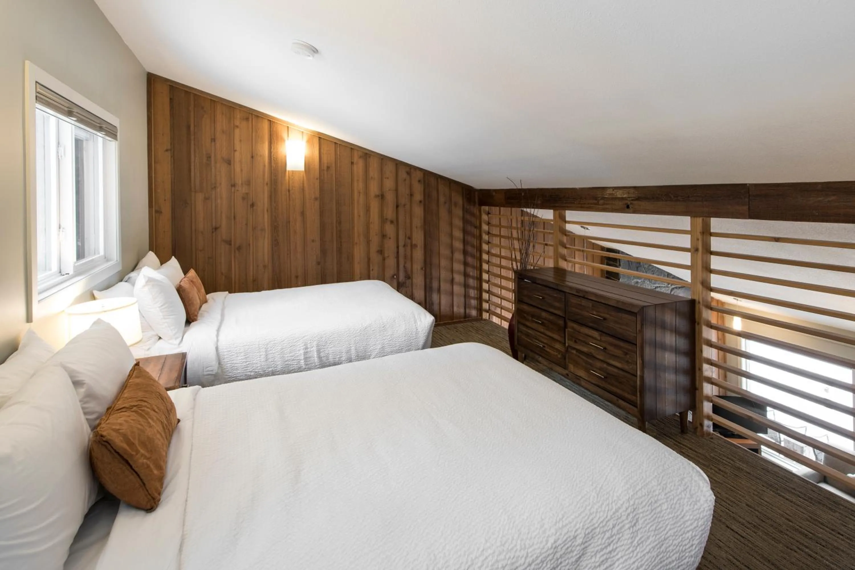 Bedroom, Bed in The Juniper Hotel & Bistro