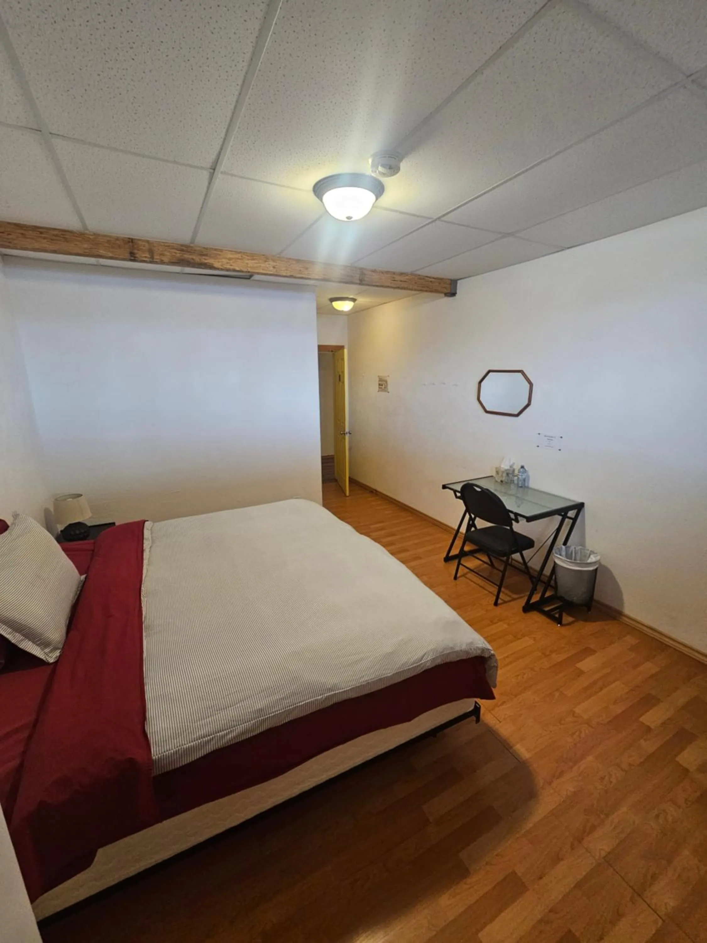 Photo of the whole room, Bed in Williston Lake Resort
