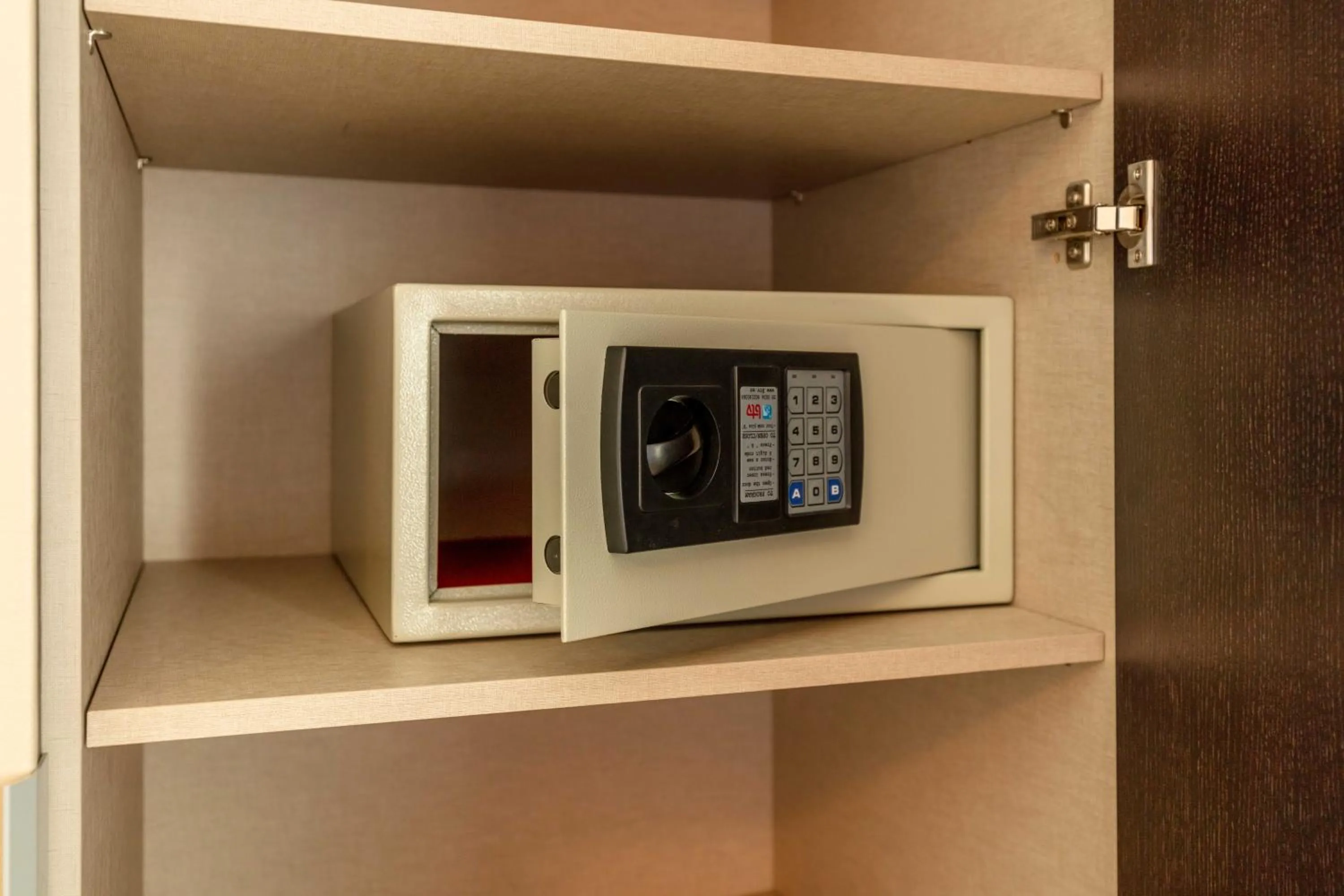 safe in Hotel Best Night 2