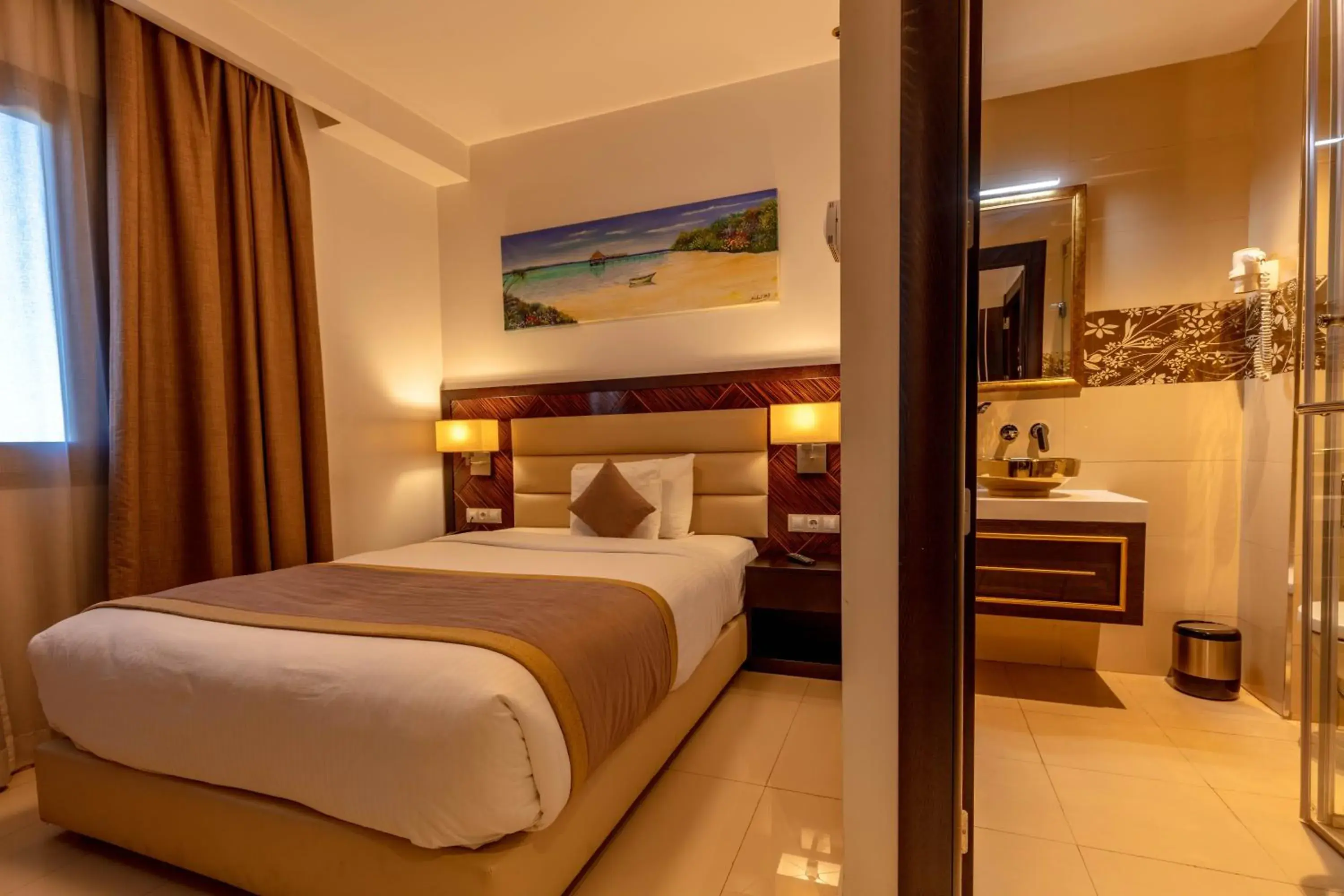 Double Room in Hotel Best Night 2 Double Room in Hotel Best Night 2