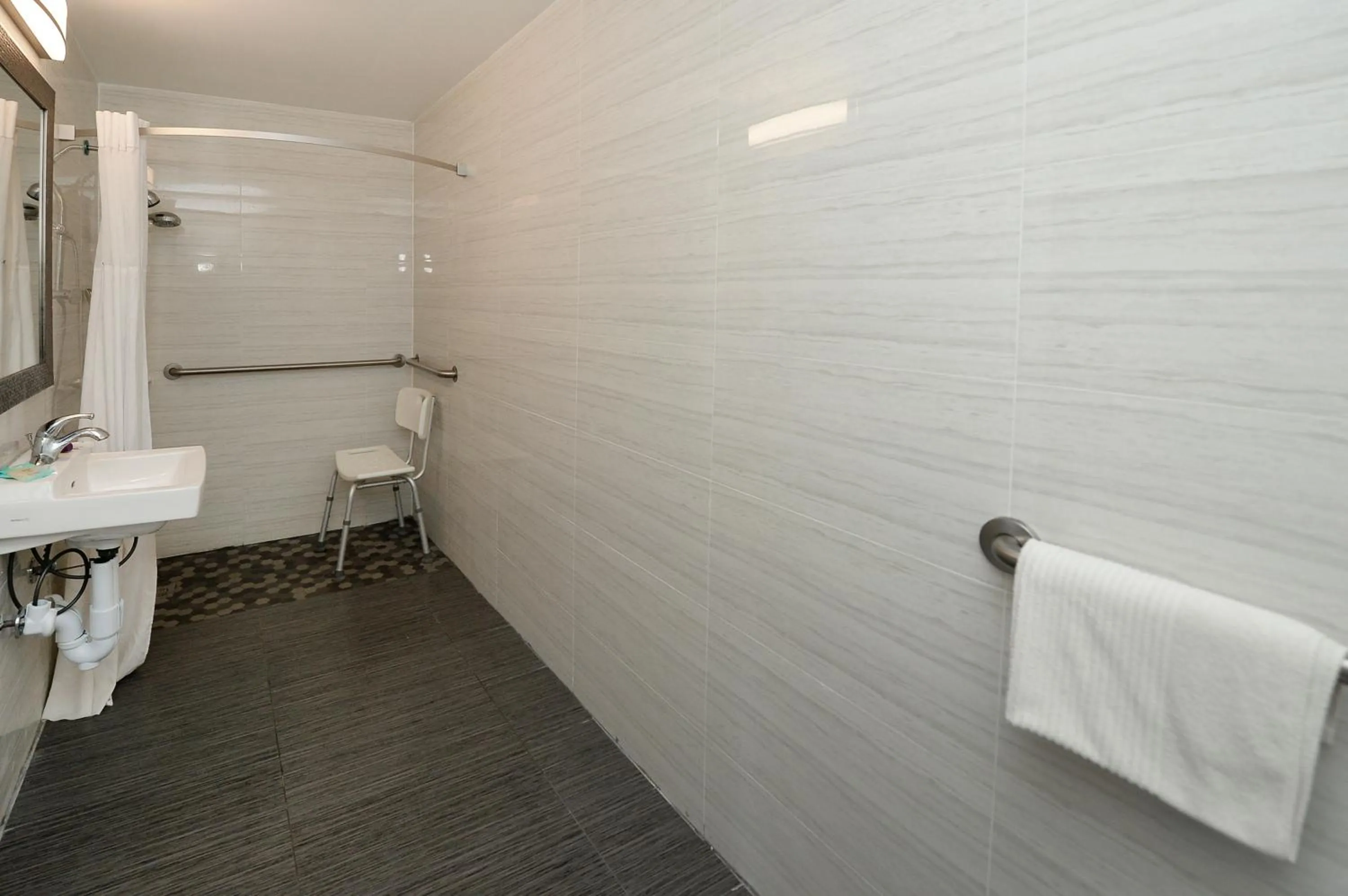 Shower in Americas Best Value Inn at Central Valley-Woodbury