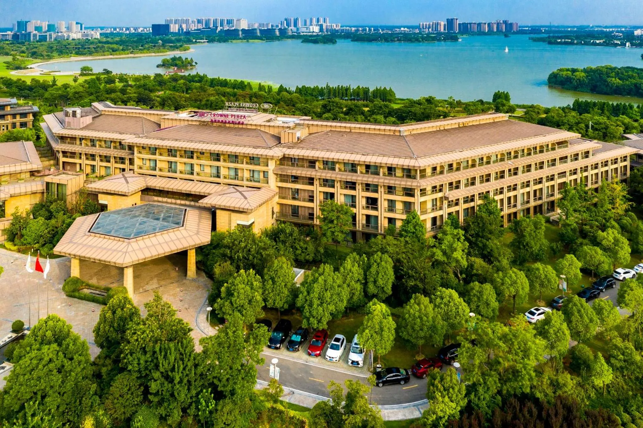Property building in Crowne Plaza Xuzhou Dalong Lake by IHG