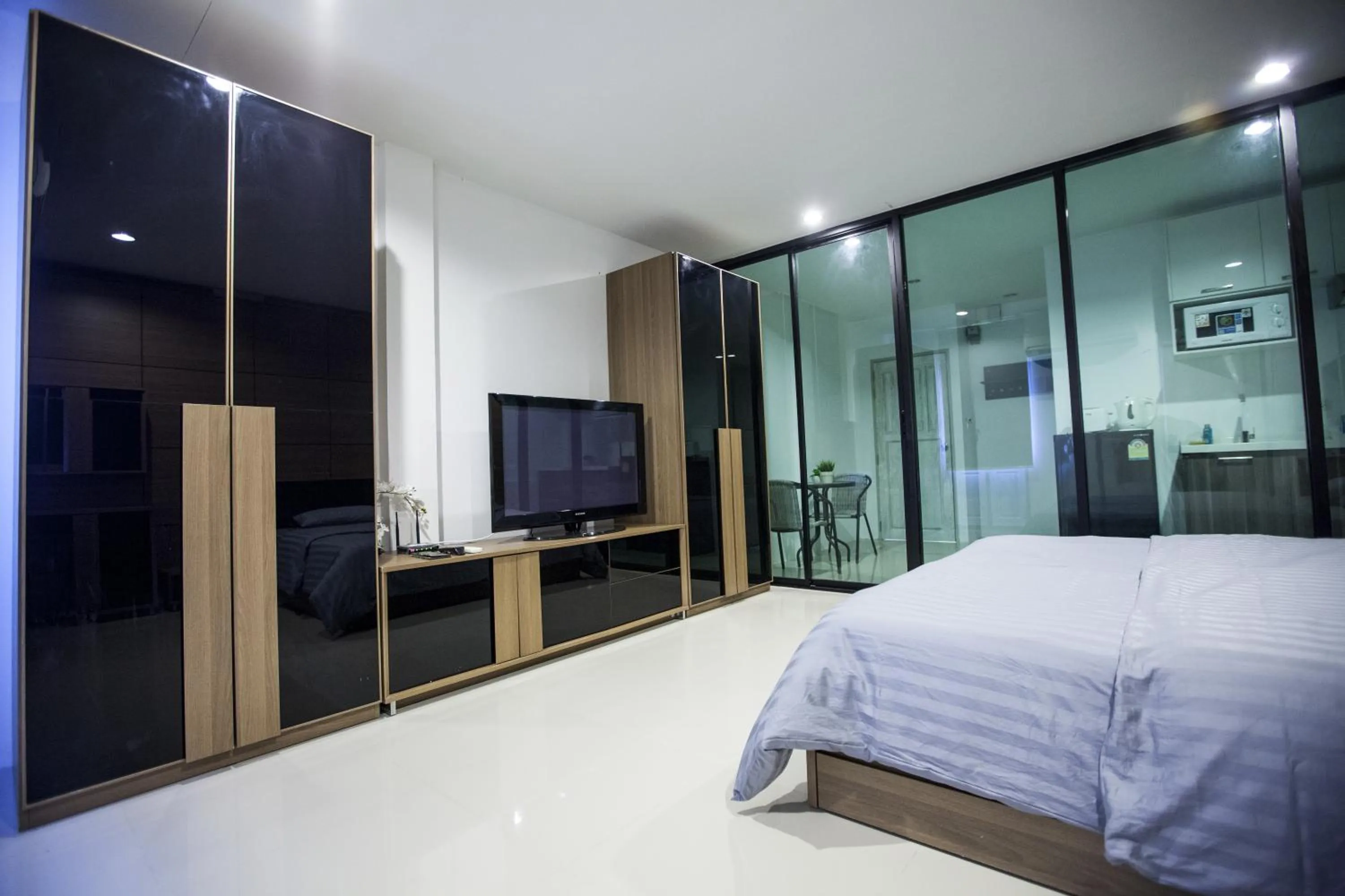 Photo of the whole room, Bed in Number 4 Phuket
