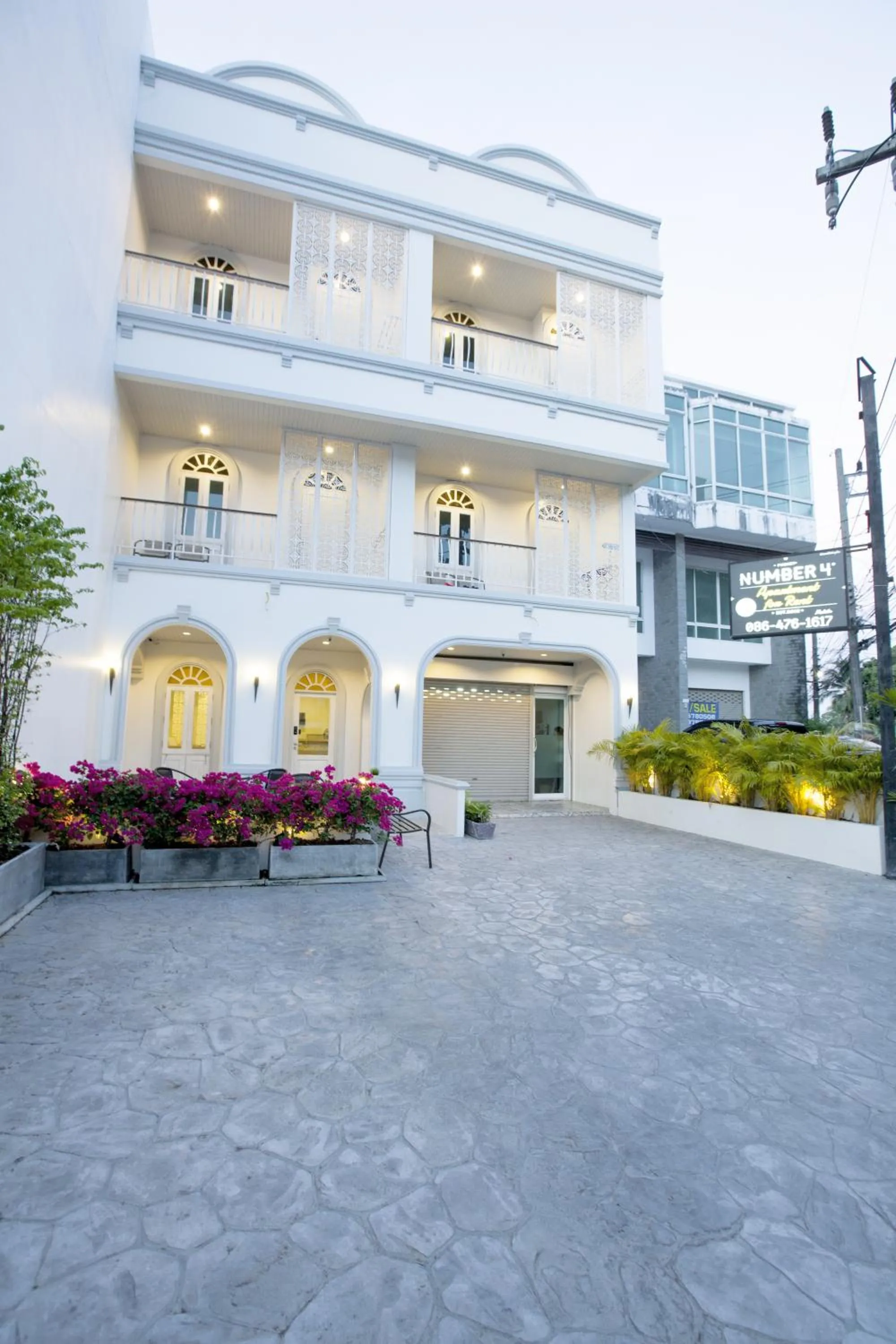 Facade/entrance in Number 4 Phuket