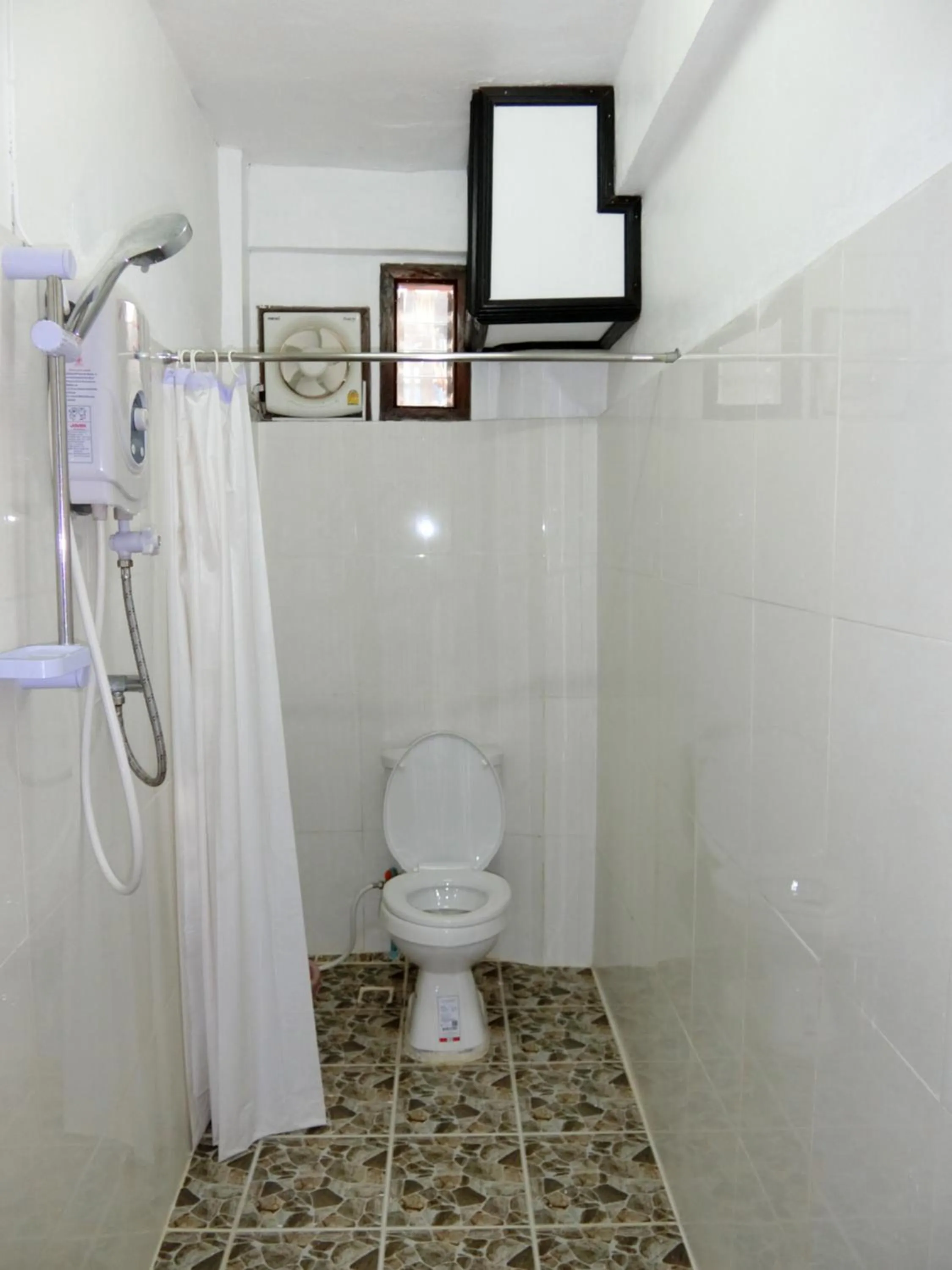 Bathroom in Rattana Guesthouse
