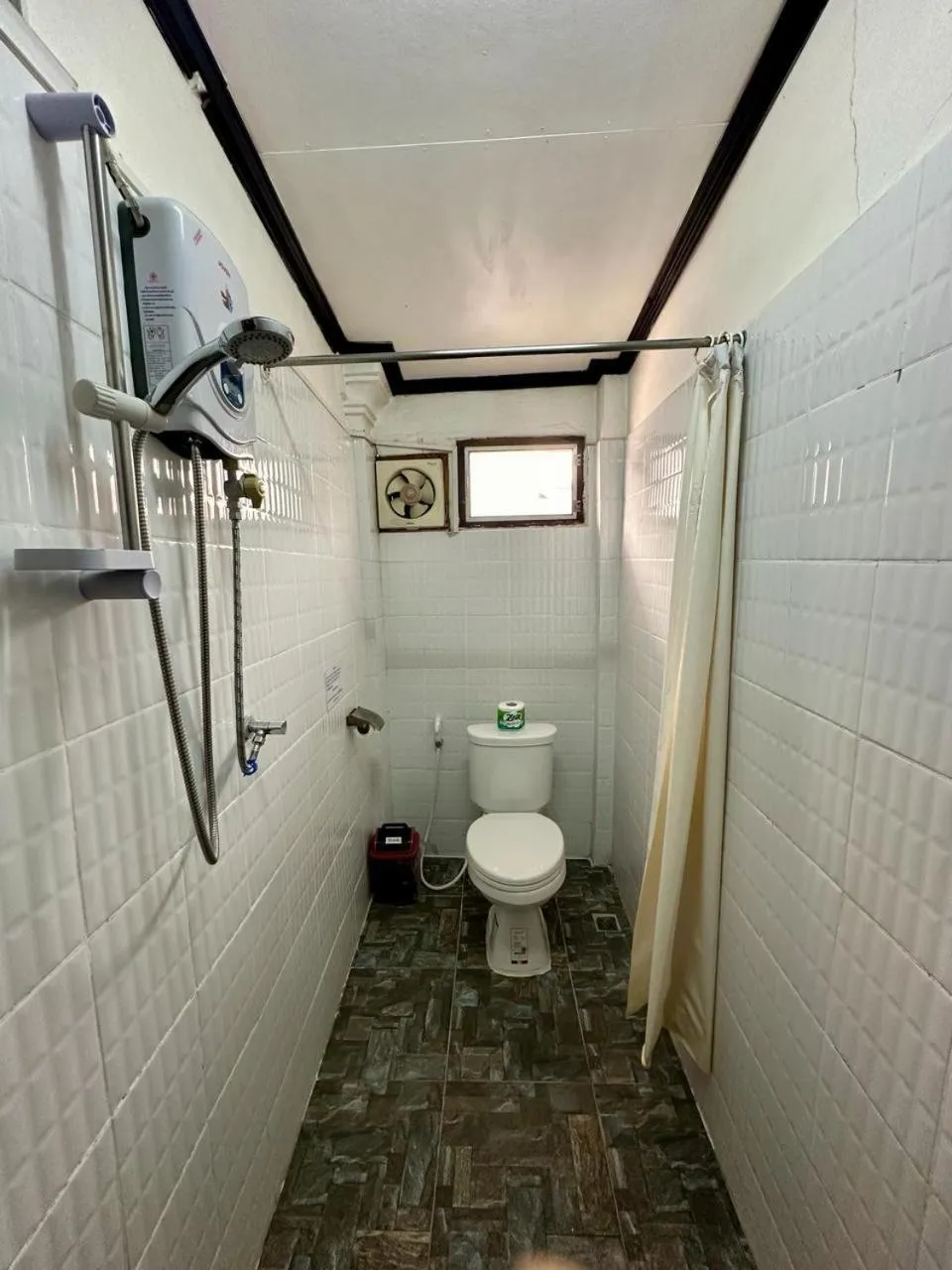 Bathroom in Rattana Guesthouse