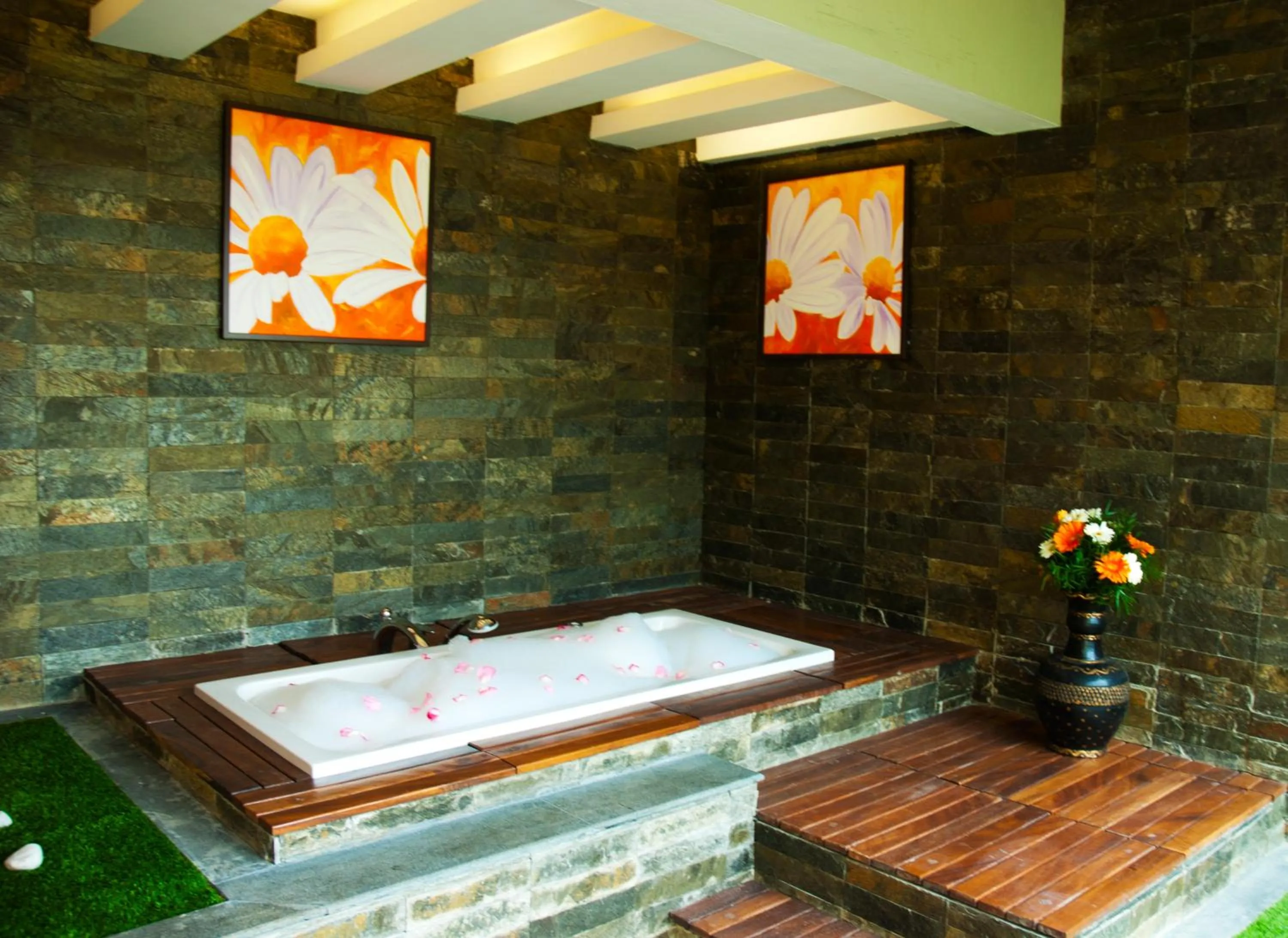 Hot Tub in The Siena Village