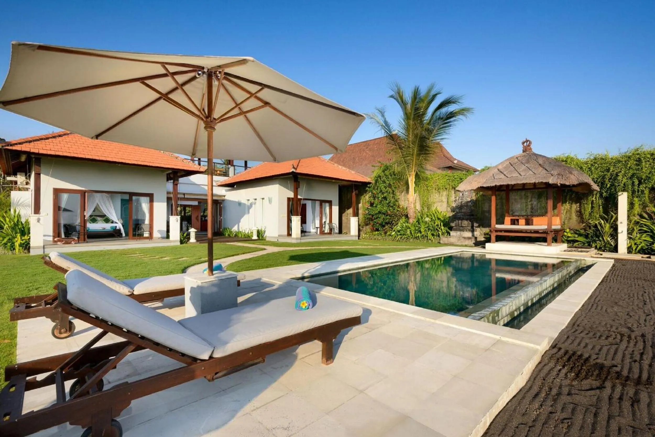 Swimming pool in Aslin Villa