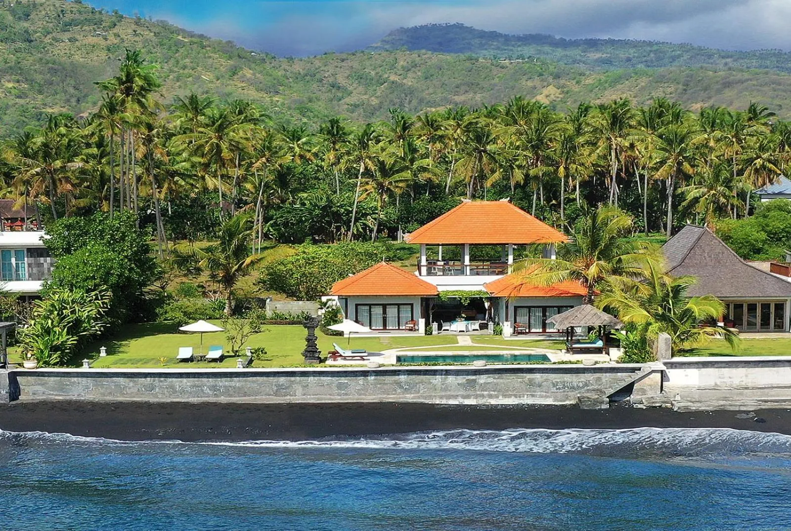 Beach in Aslin Villa