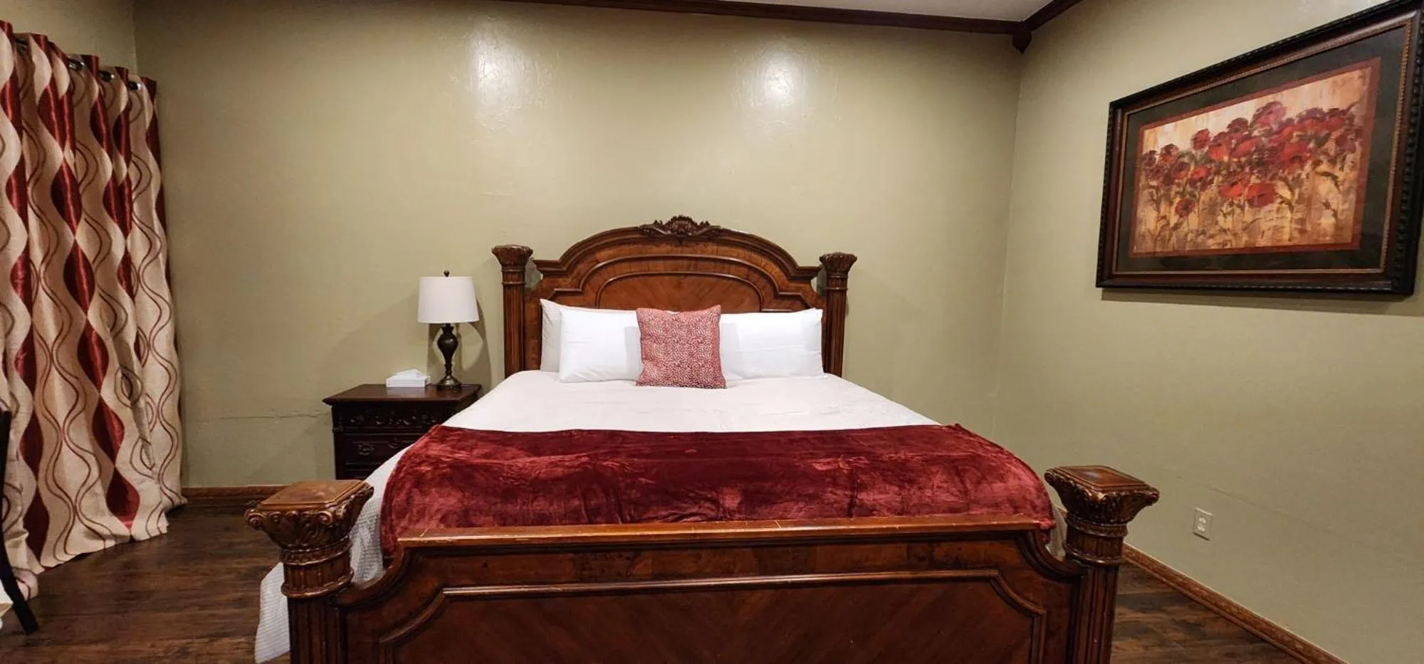 Bed in The Whispering Pines Inn