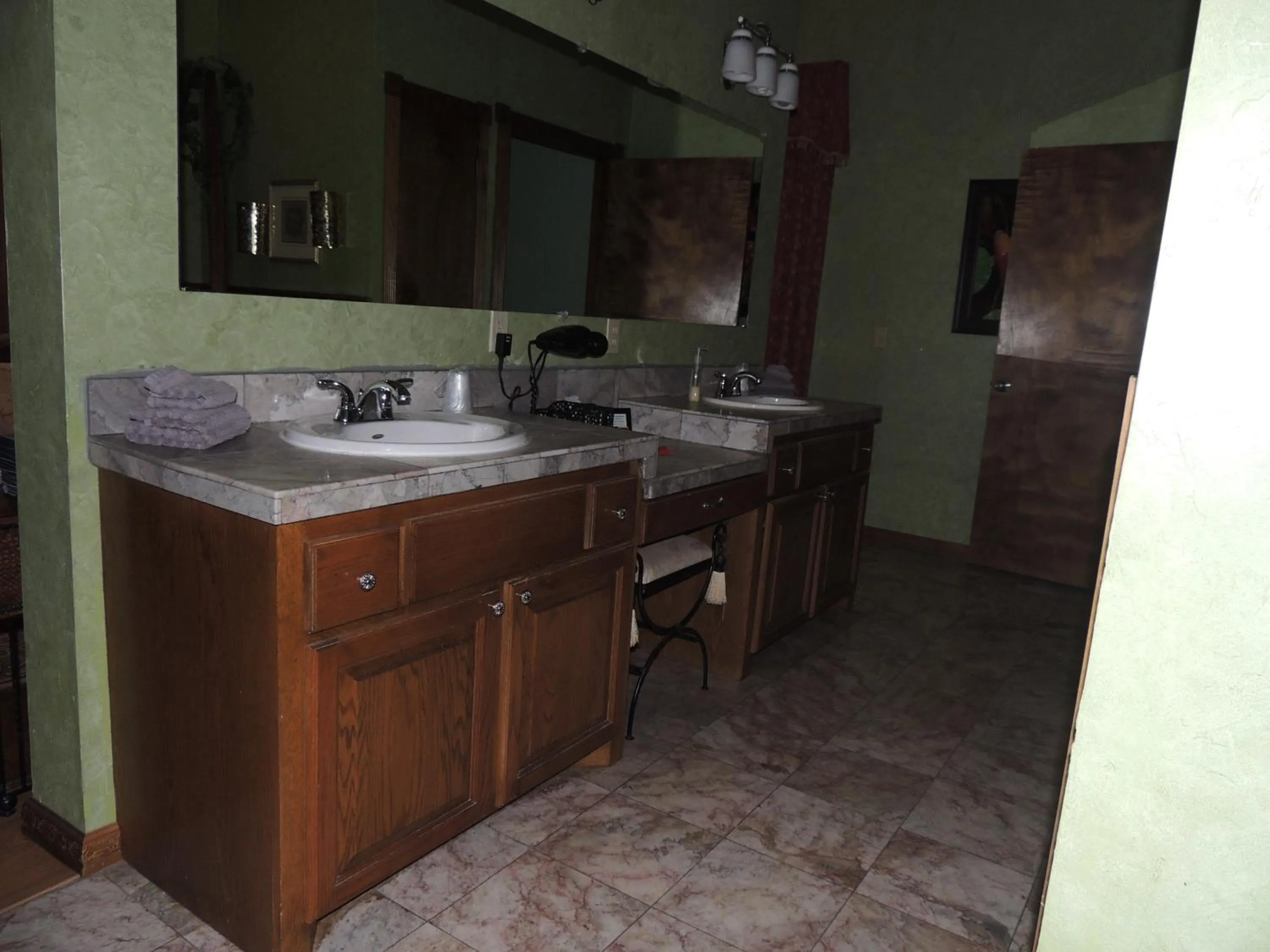 The Whispering Pines Inn