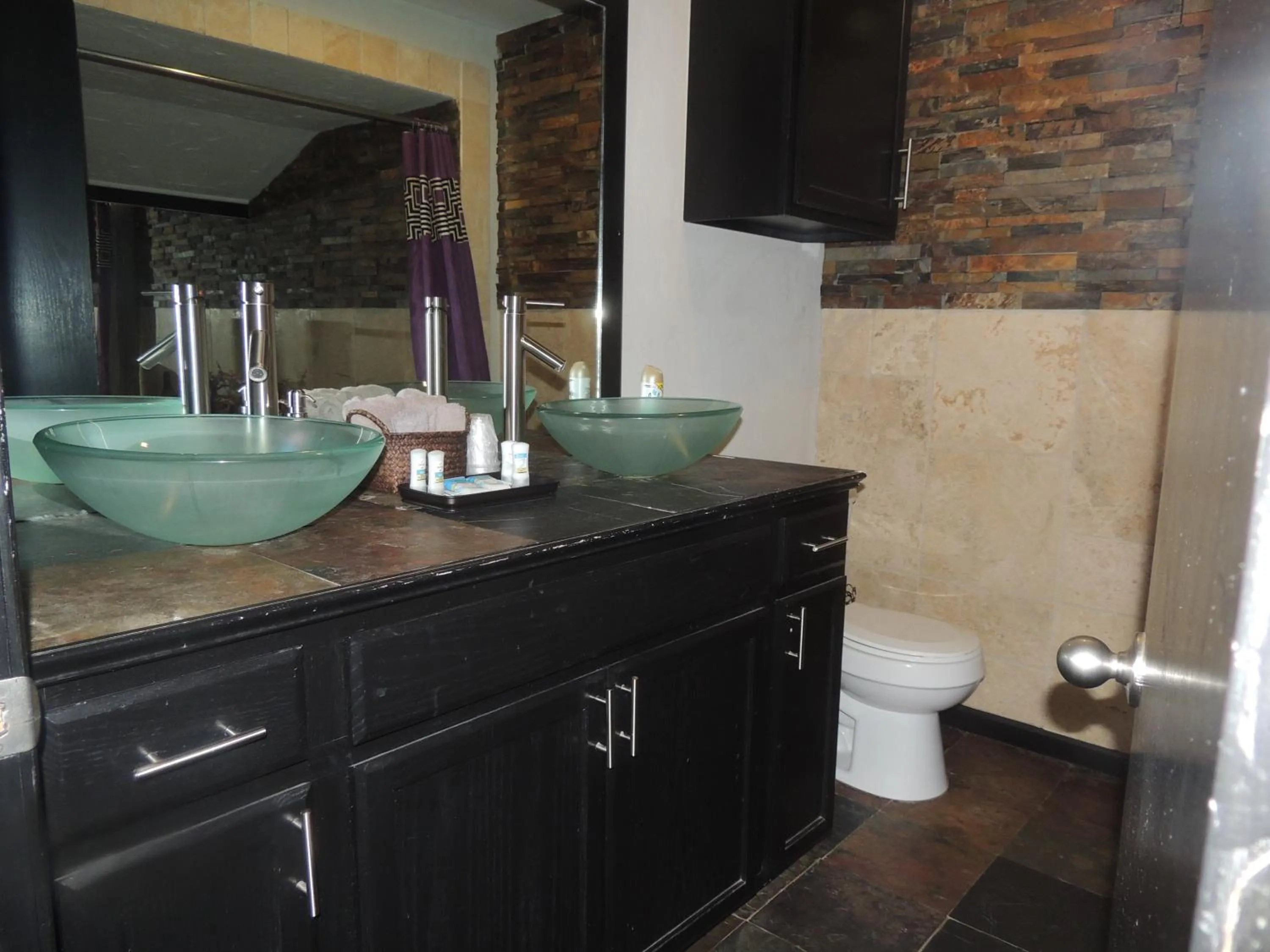 The Whispering Pines Inn