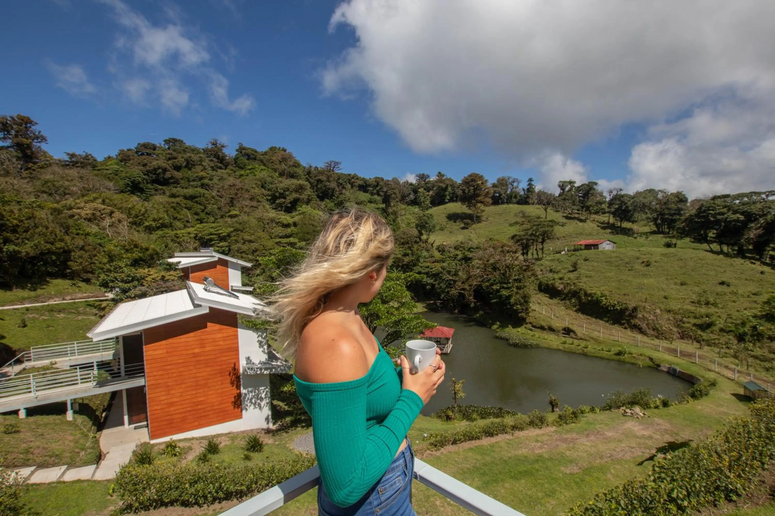 Garden view in Burbi Lake Lodge Monteverde