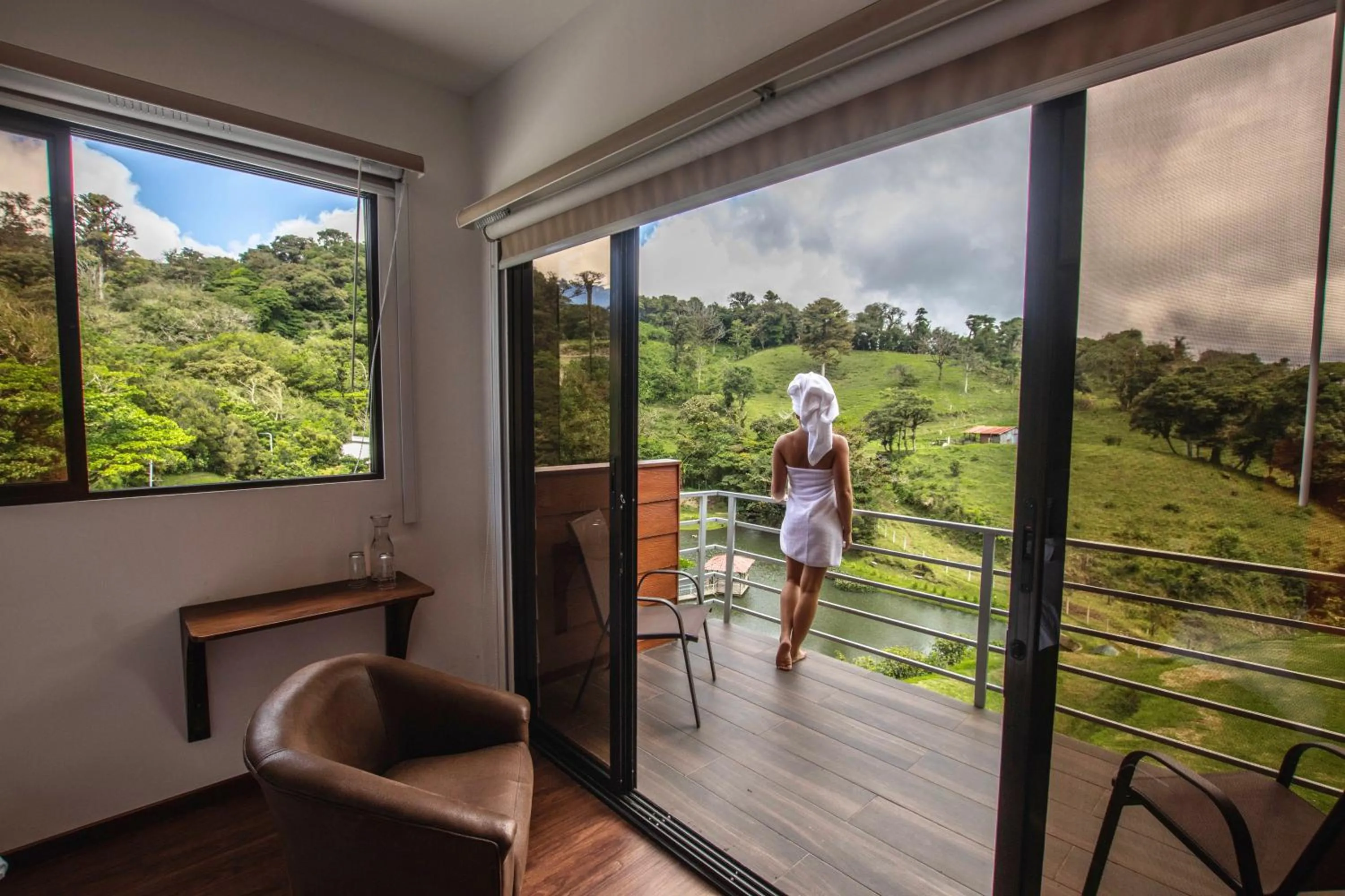 Balcony/Terrace in Burbi Lake Lodge Monteverde